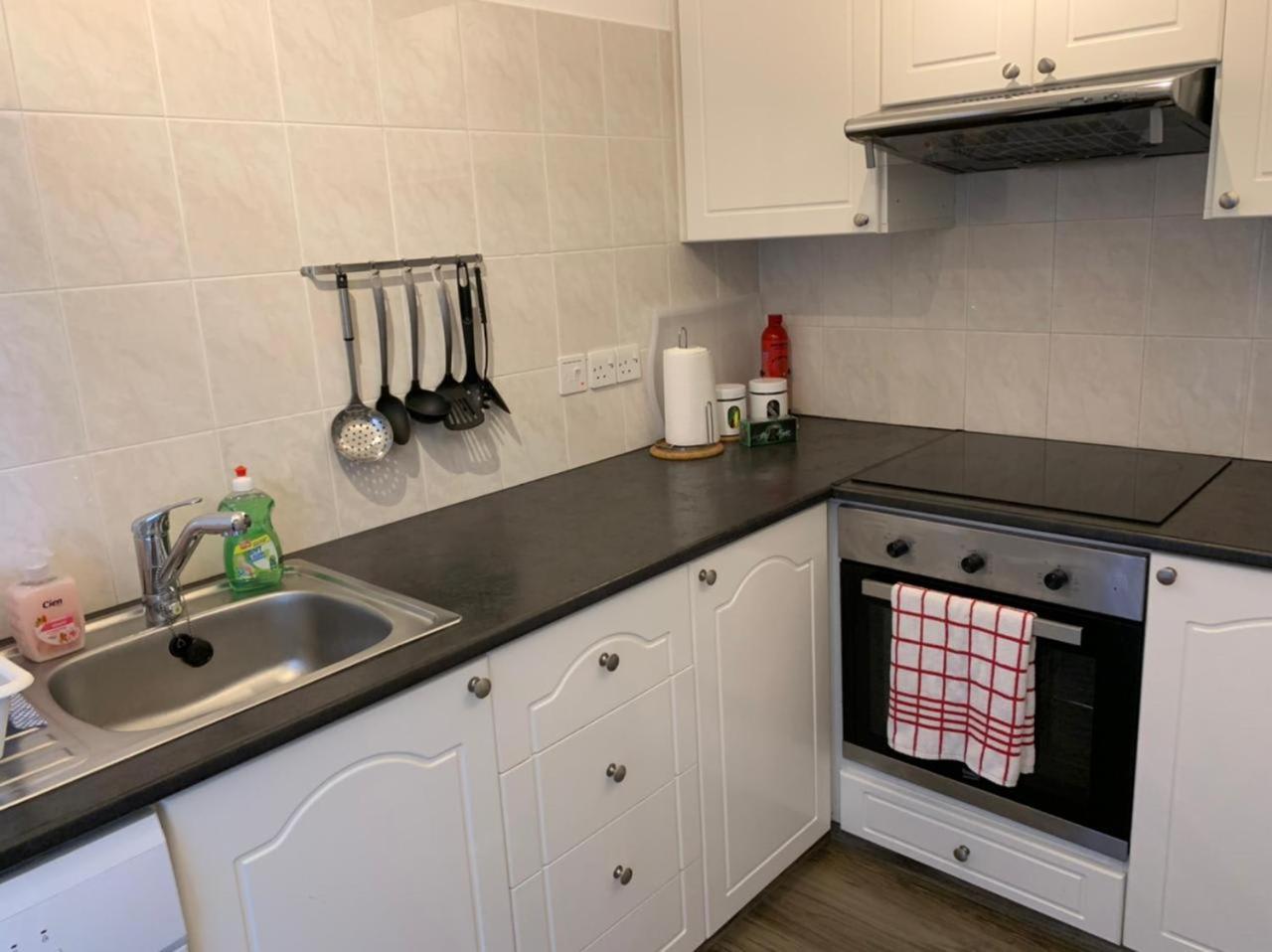 Kings Palace - Modern And Stylish 1 Bedroom Apartment
