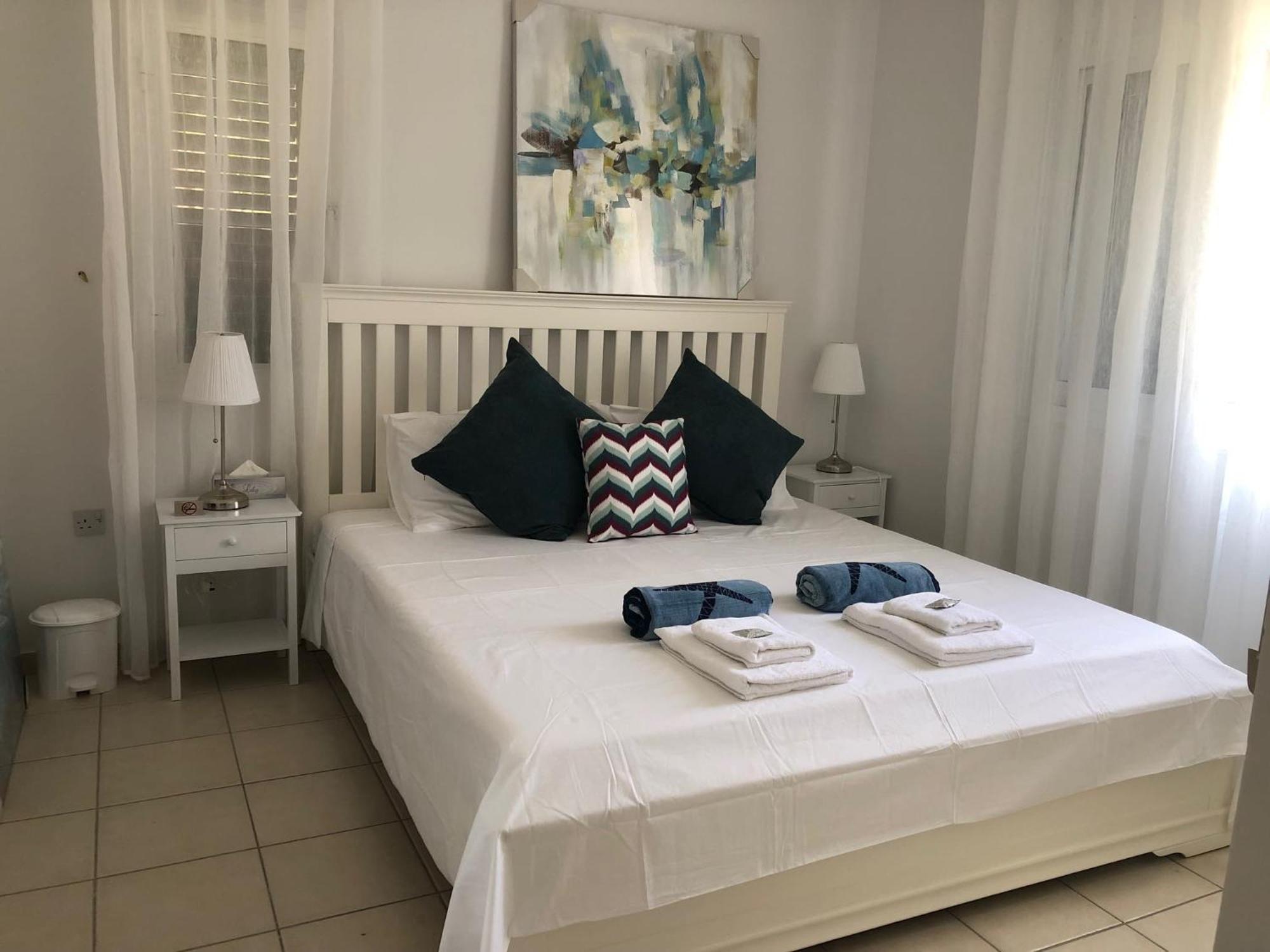 Limnaria Gardens - Modern Sunny 2 Bed Apartment *