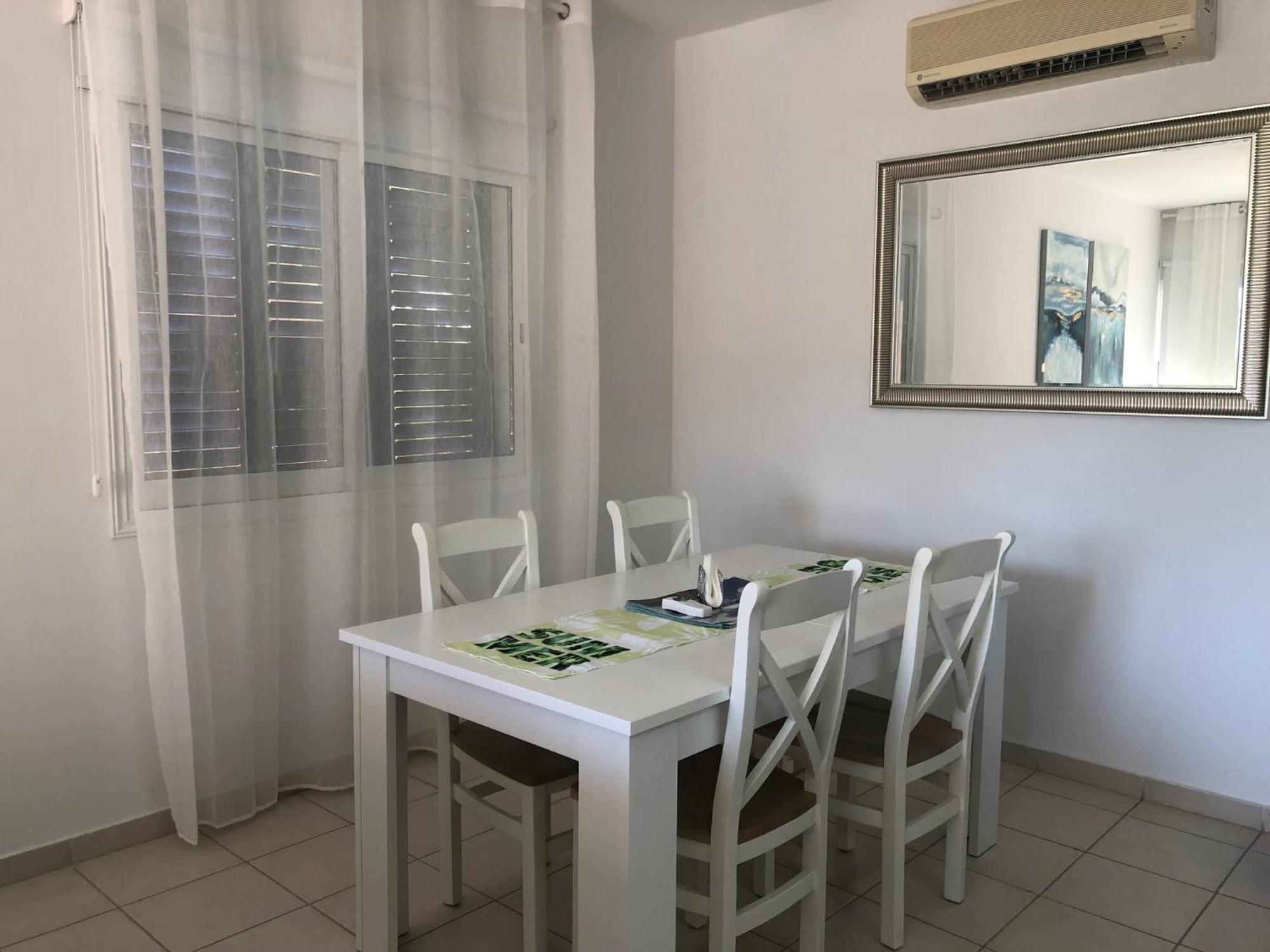 Limnaria Gardens - Modern Sunny 2 Bed Apartment *
