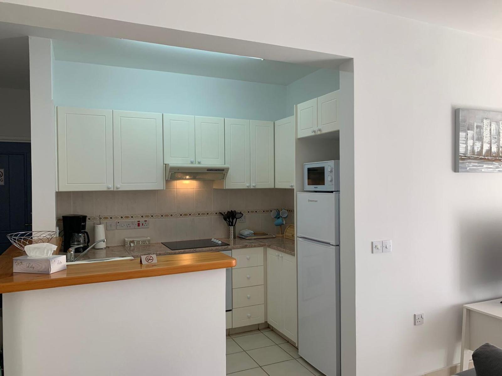 Apartment Limnaria Gardens - Modern Sunny 2 Bed Paphos