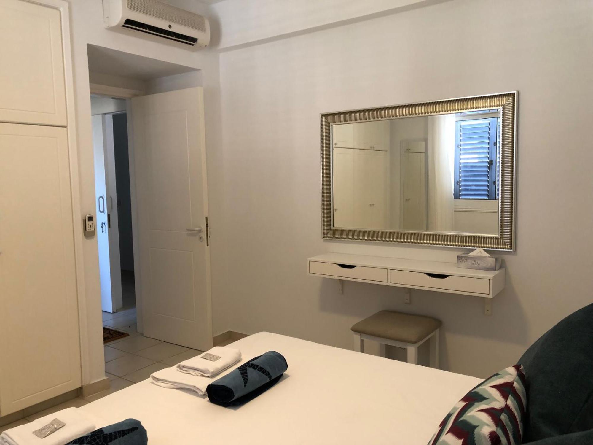 Limnaria Gardens - Modern Sunny 2 Bed Apartment Paphos