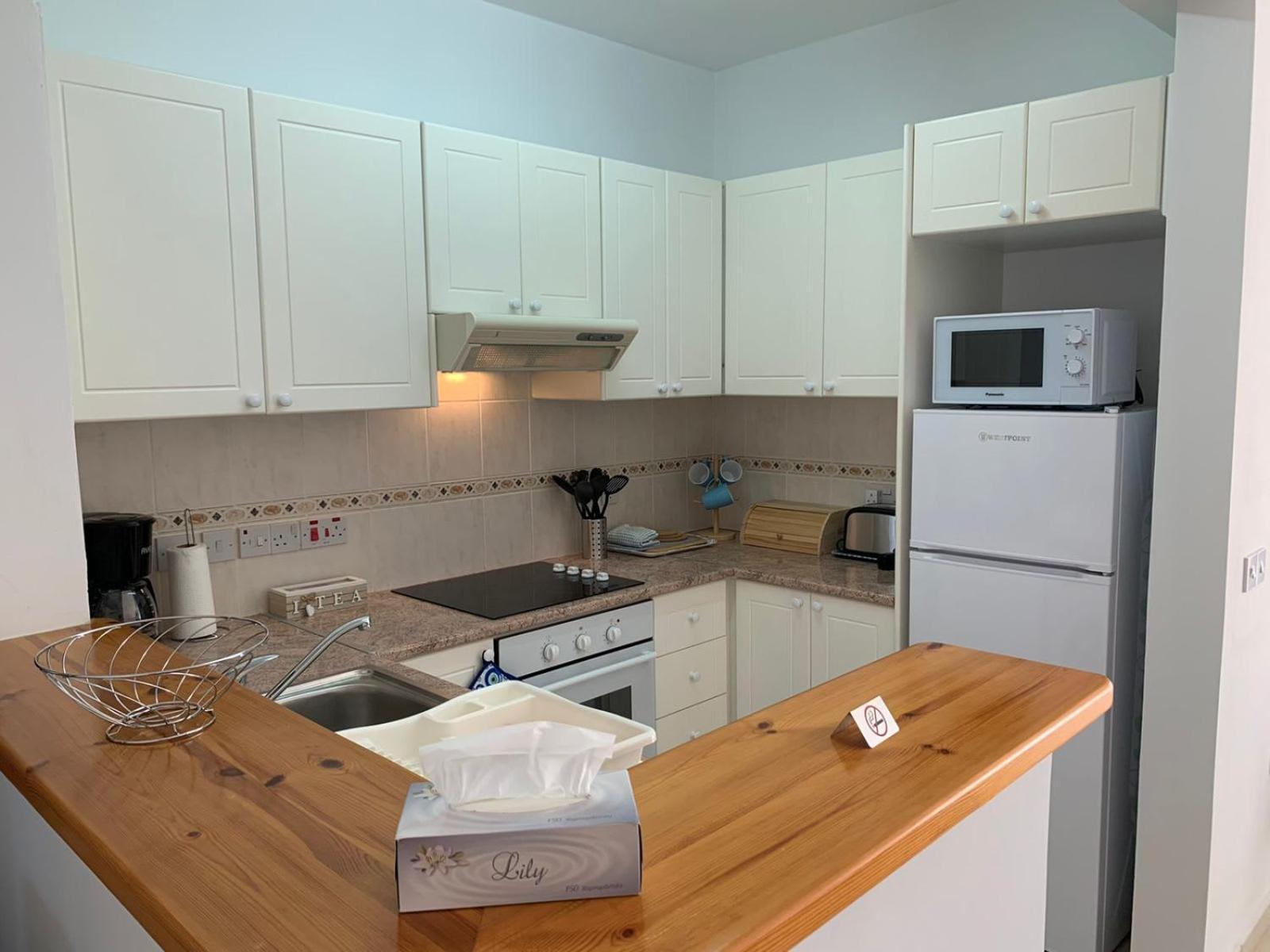 Limnaria Gardens - Modern Sunny 2 Bed Apartment