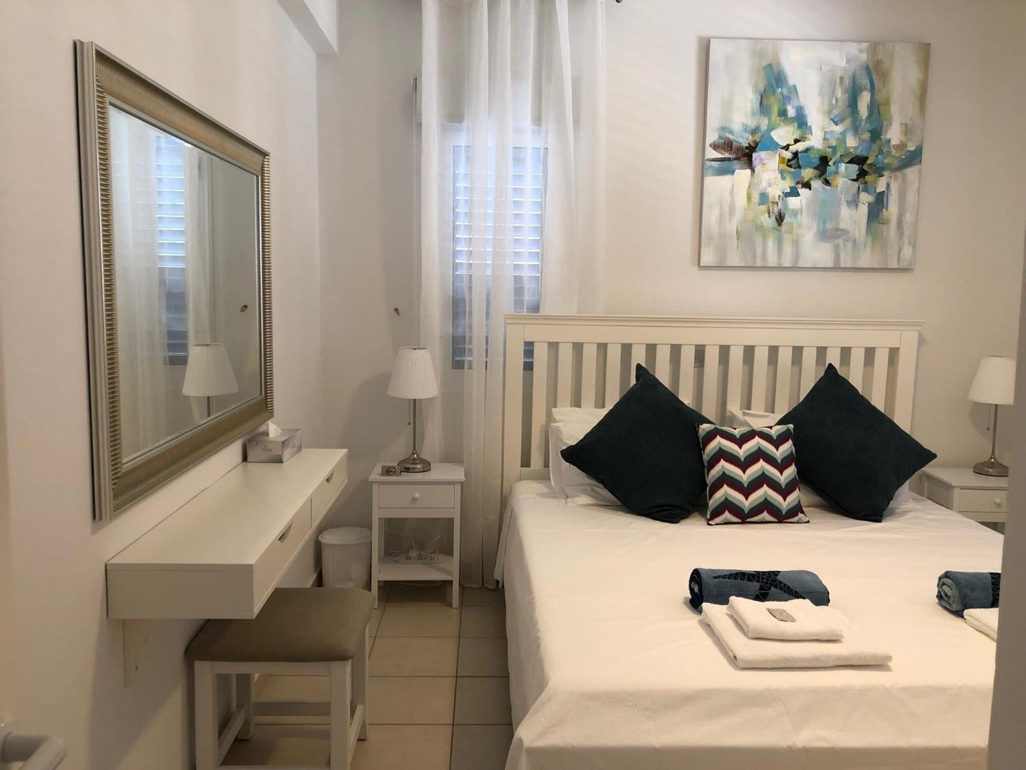 Limnaria Gardens - Modern Sunny 2 Bed