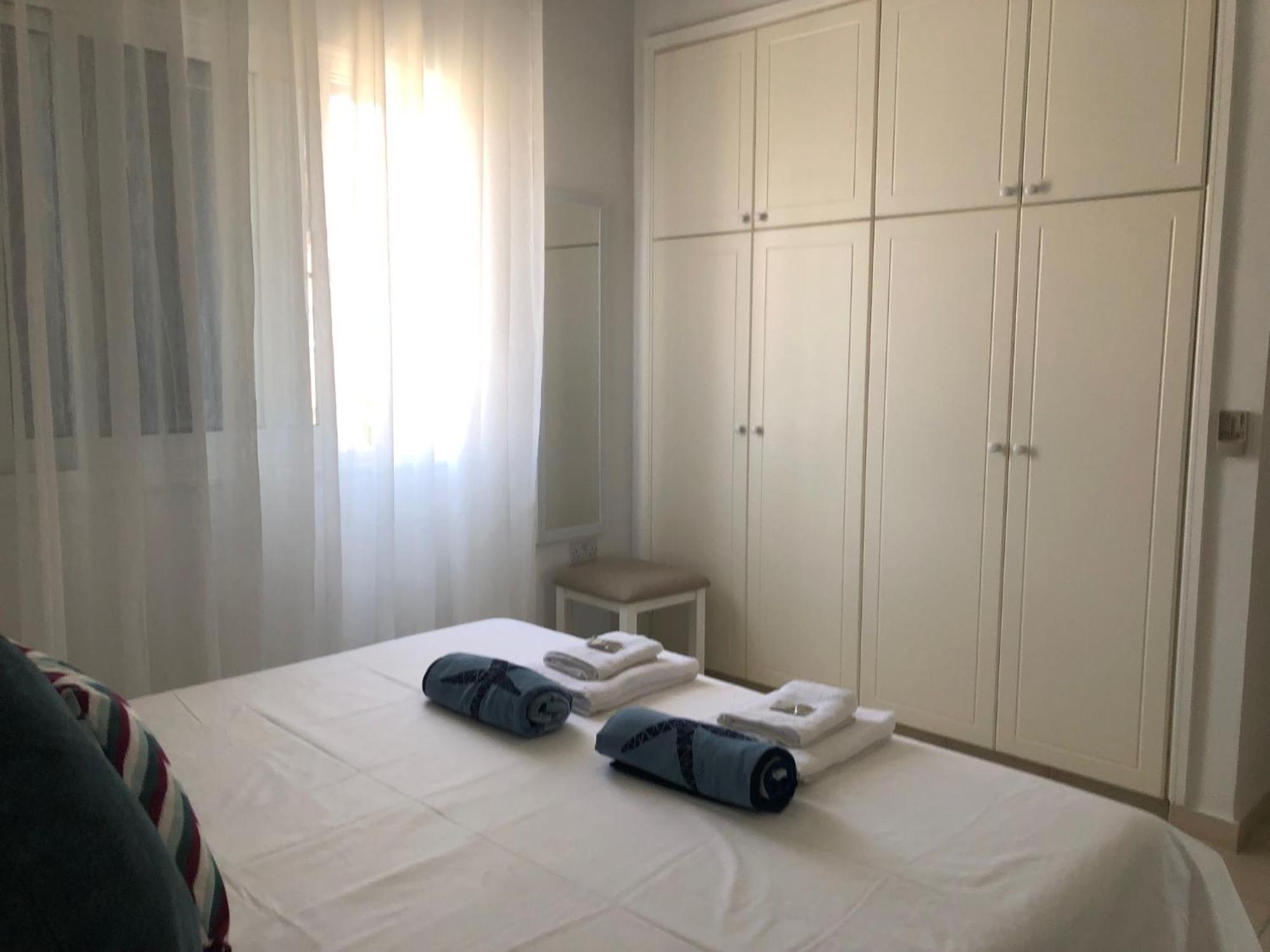 Limnaria Gardens - Modern Sunny 2 Bed Apartment *