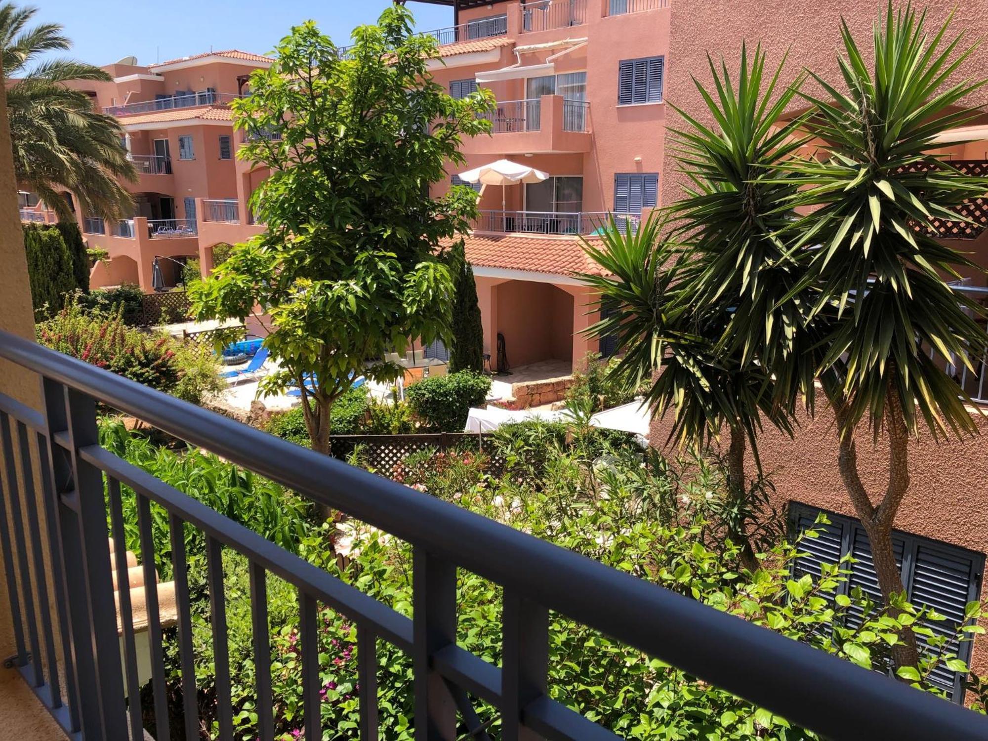 Limnaria Gardens - Modern Sunny 2 Bed Paphos