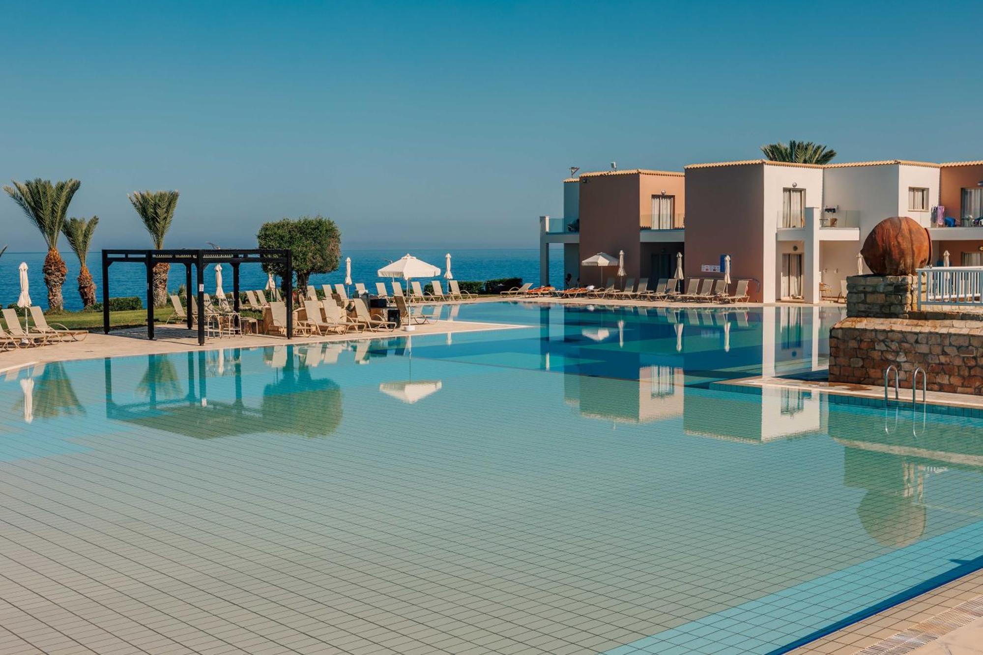 Atlantica Akteon Aparthotel