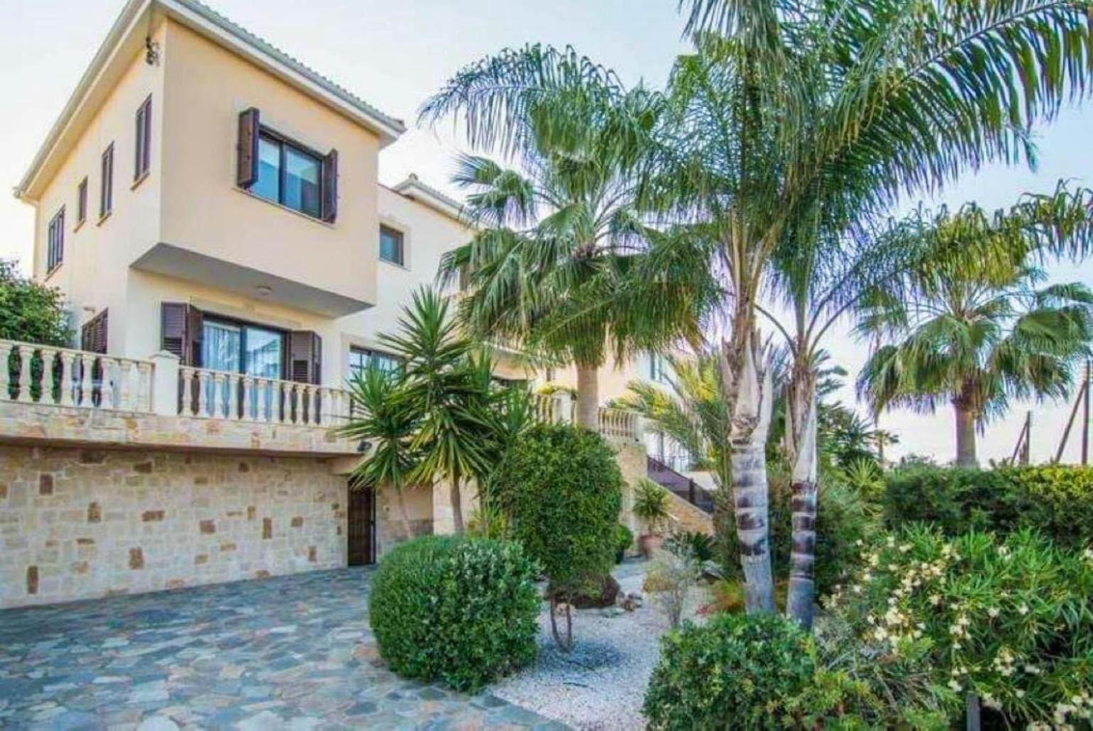 Evelina * Paphos