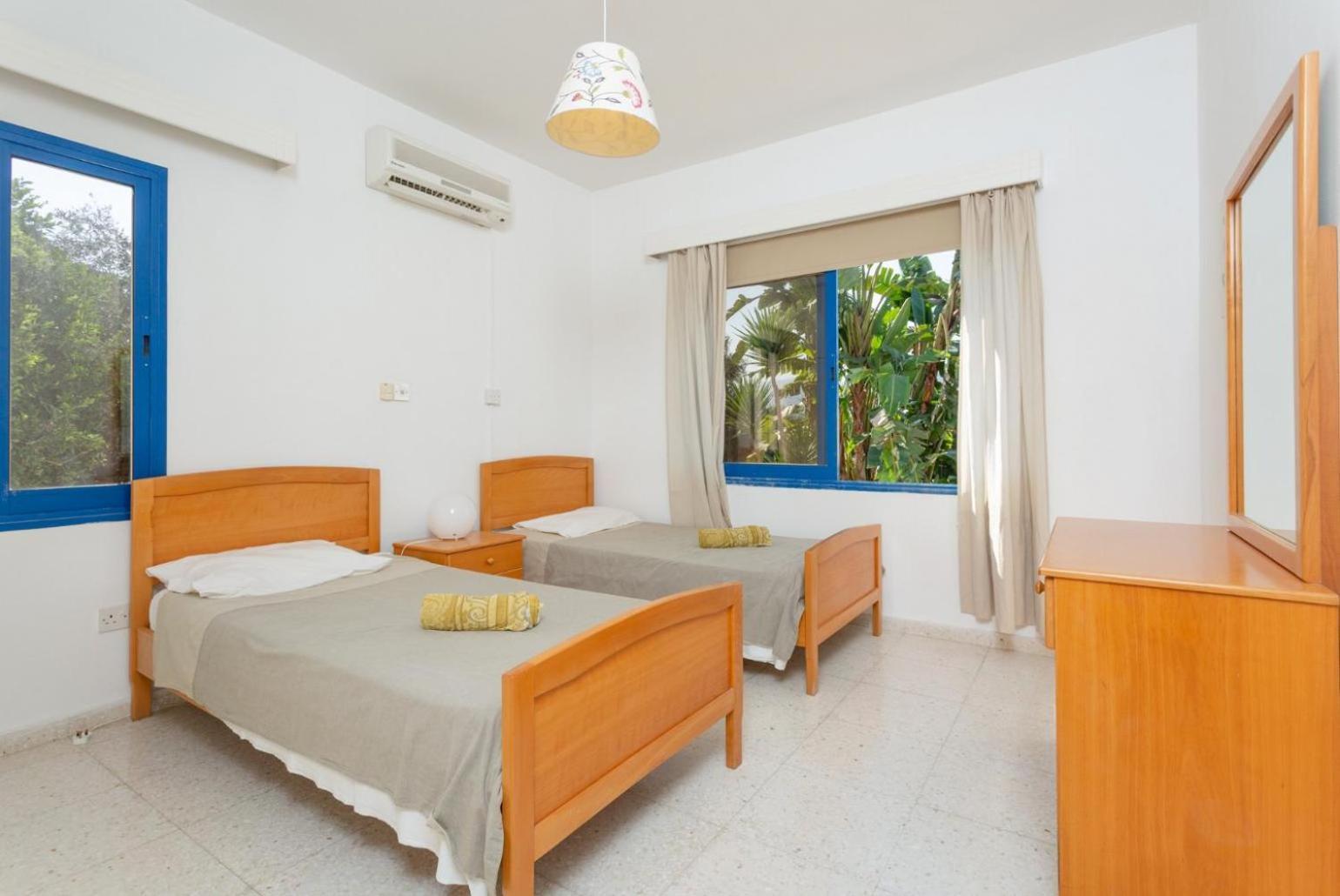 Charoula Tria * Paphos
