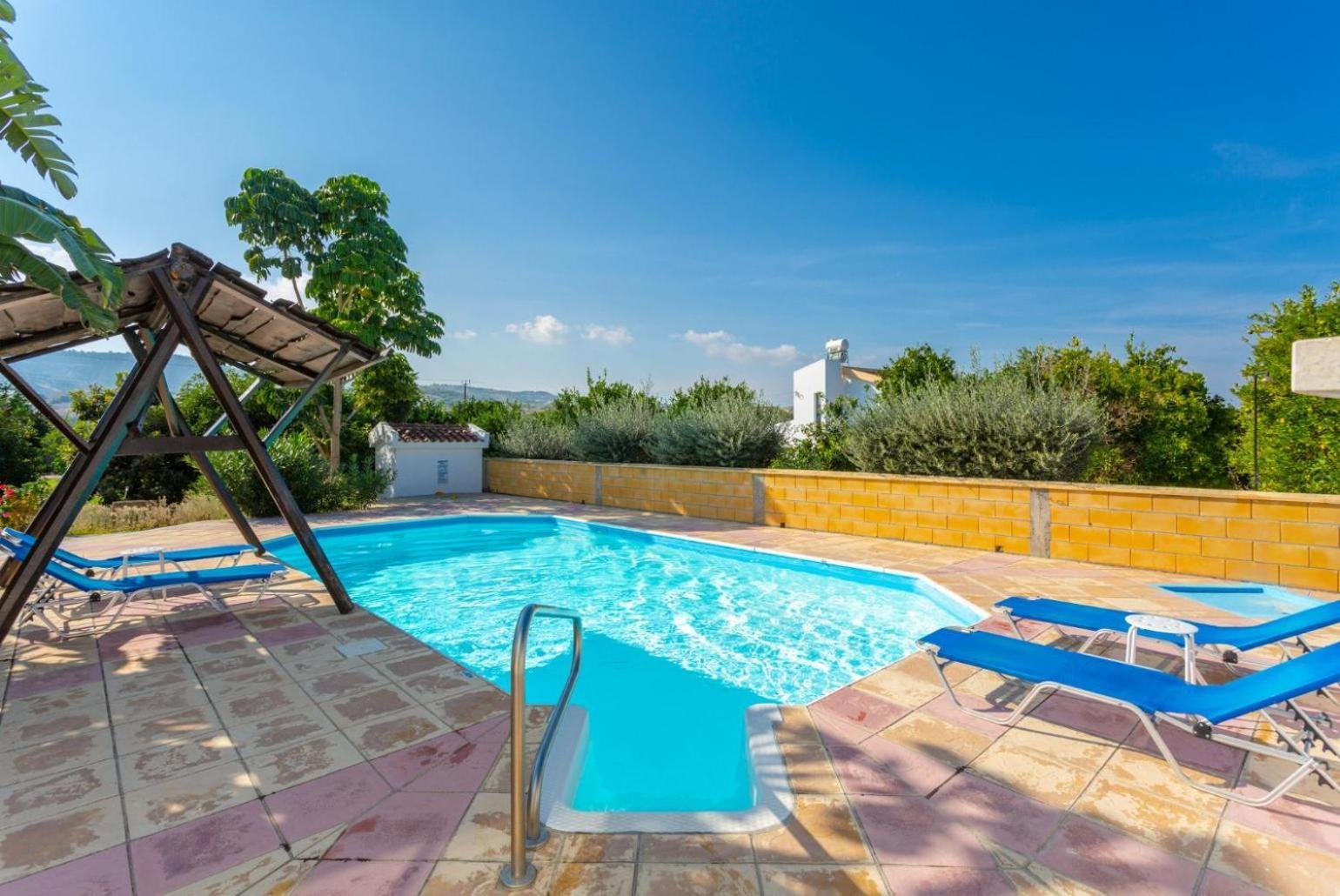 Villa Charoula Tria *