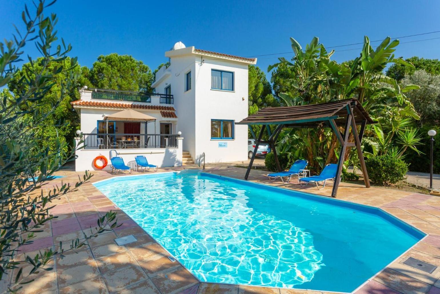 Villa Charoula Tria *