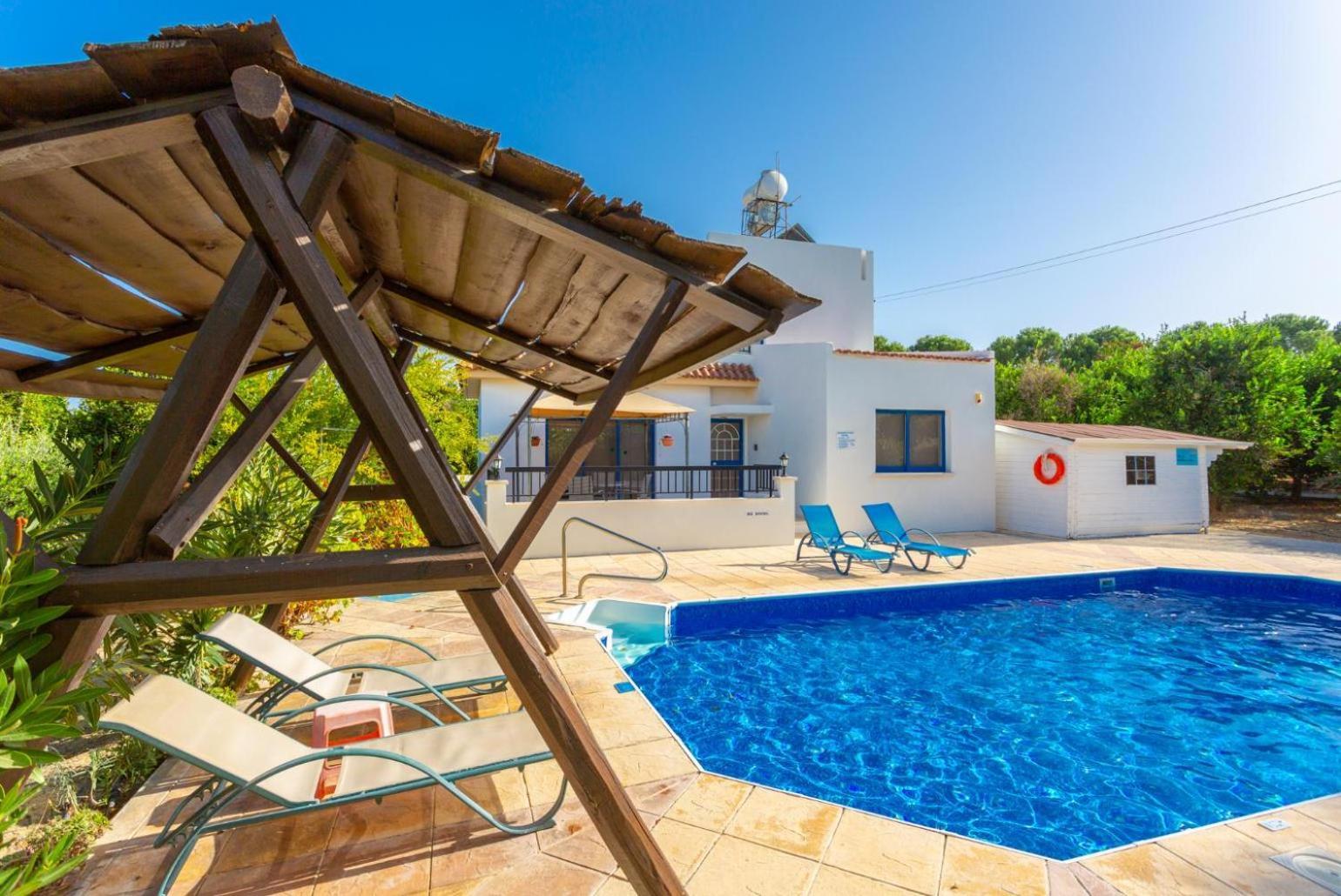 Charoula Pente * Paphos