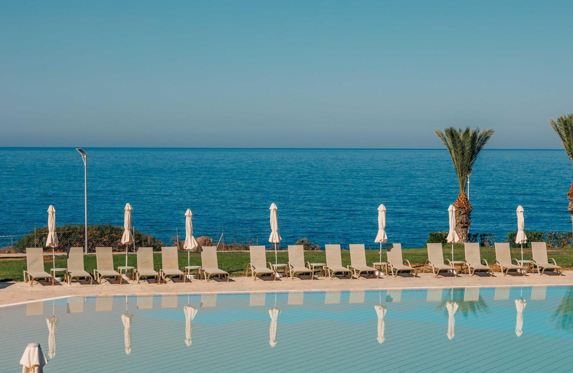 Atlantica Akteon Aparthotel