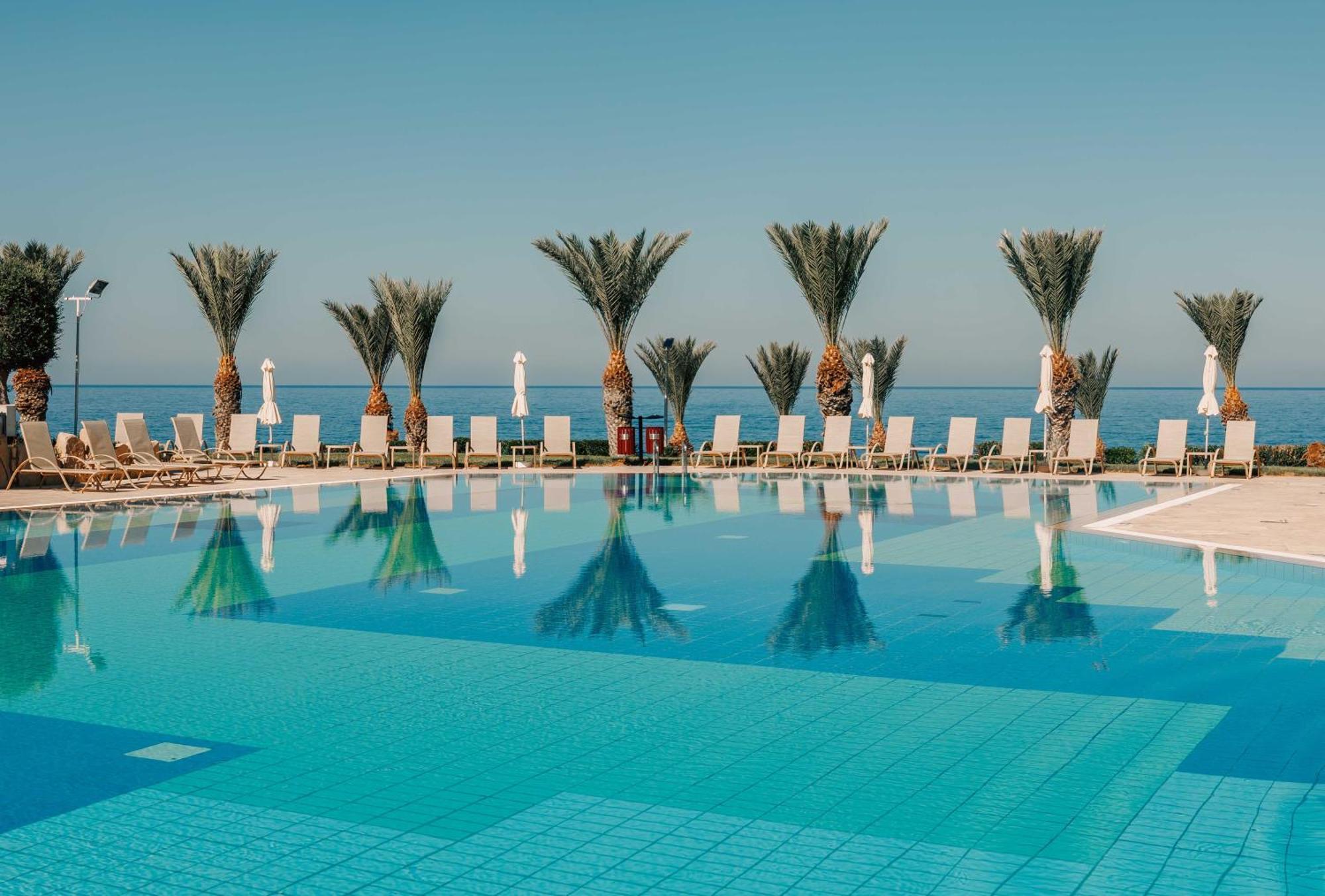 Atlantica Akteon Aparthotel