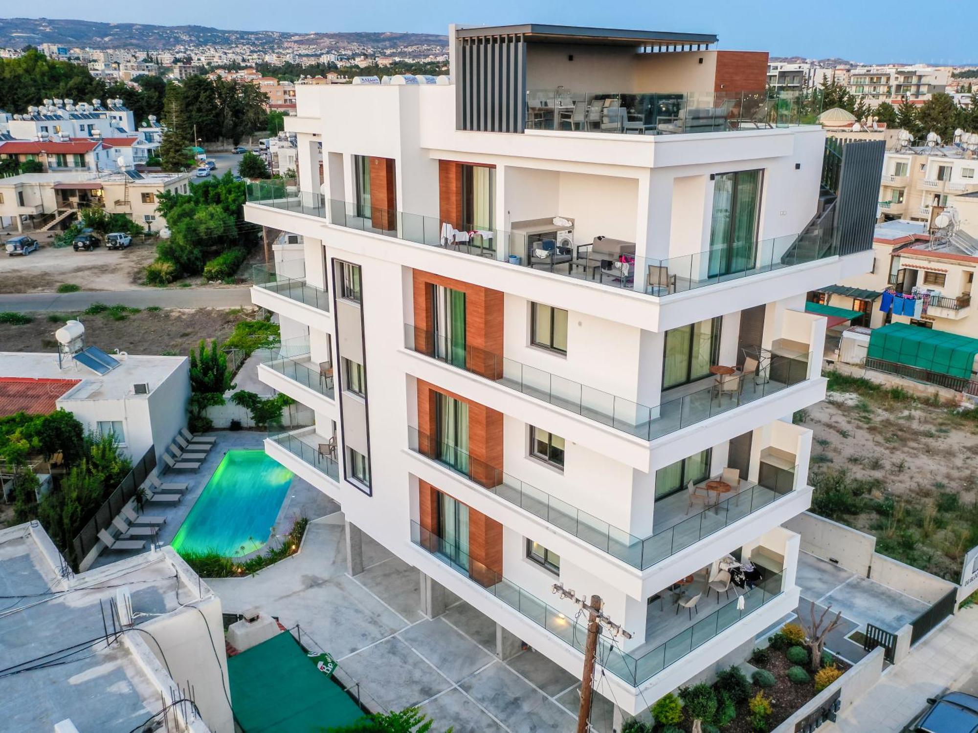 Sanders Olive * Paphos