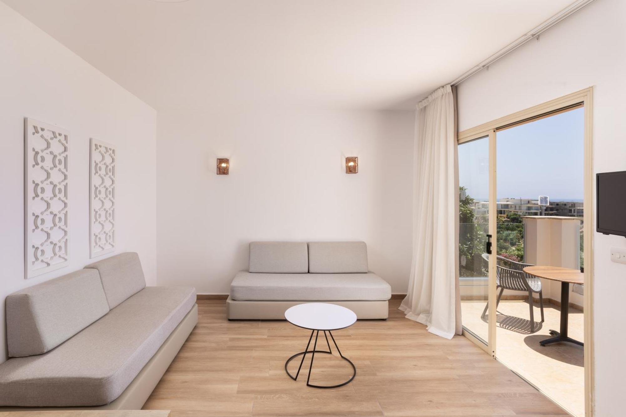 Atlantica Akteon Aparthotel 4*
