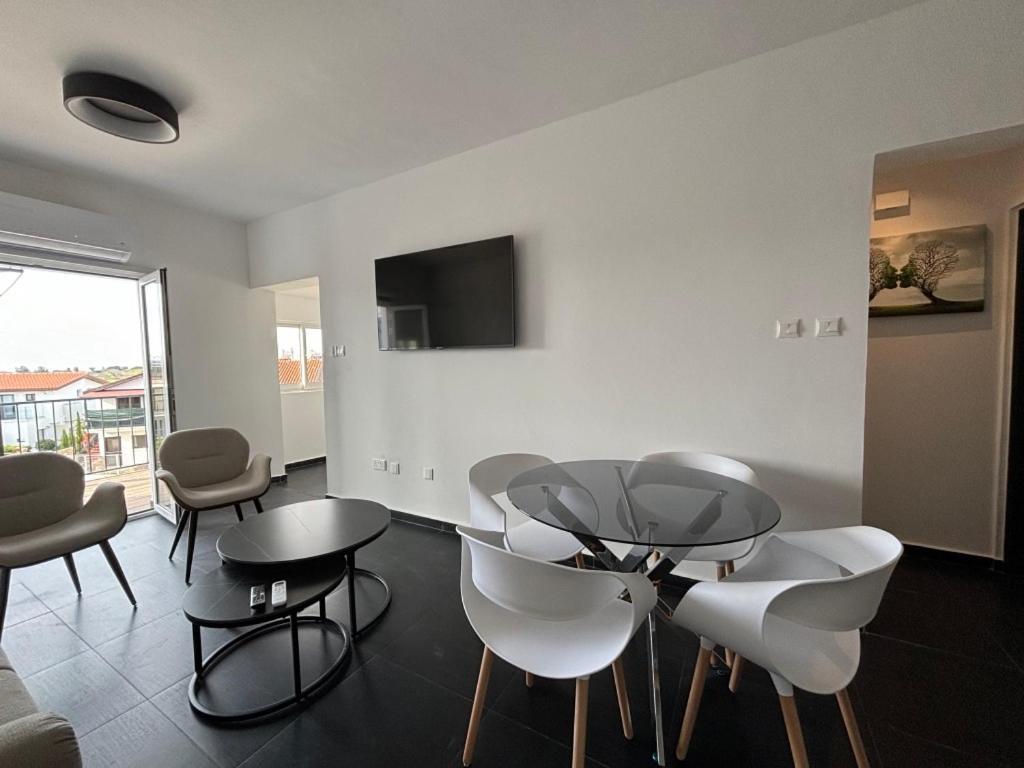 Venus Seaview 2b, Rooftop, Prime Location,