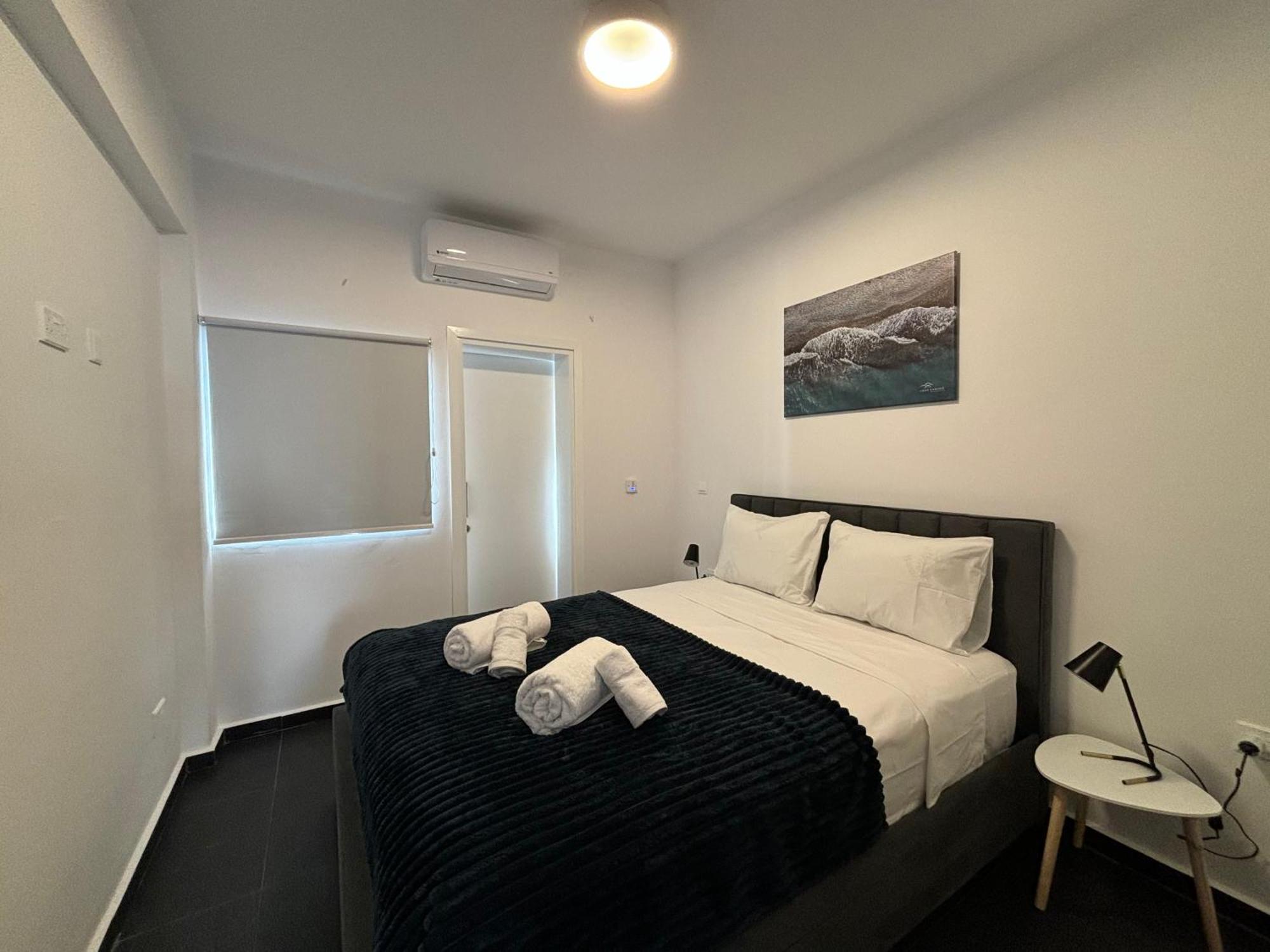 Venus Seaview 2b, Rooftop, Prime Location, Apartment