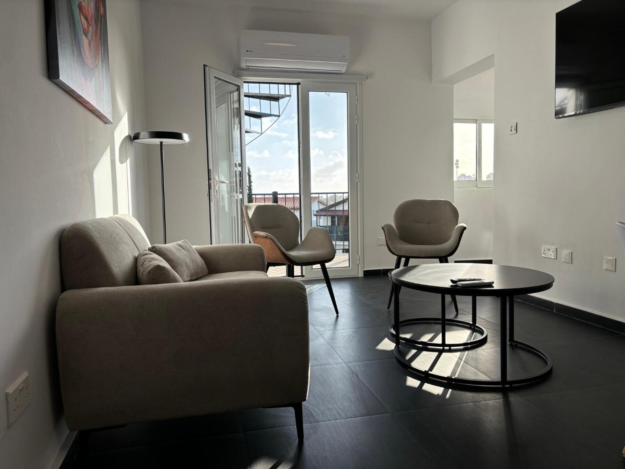 Venus Seaview 2b, Rooftop, Prime Location, Apartment *