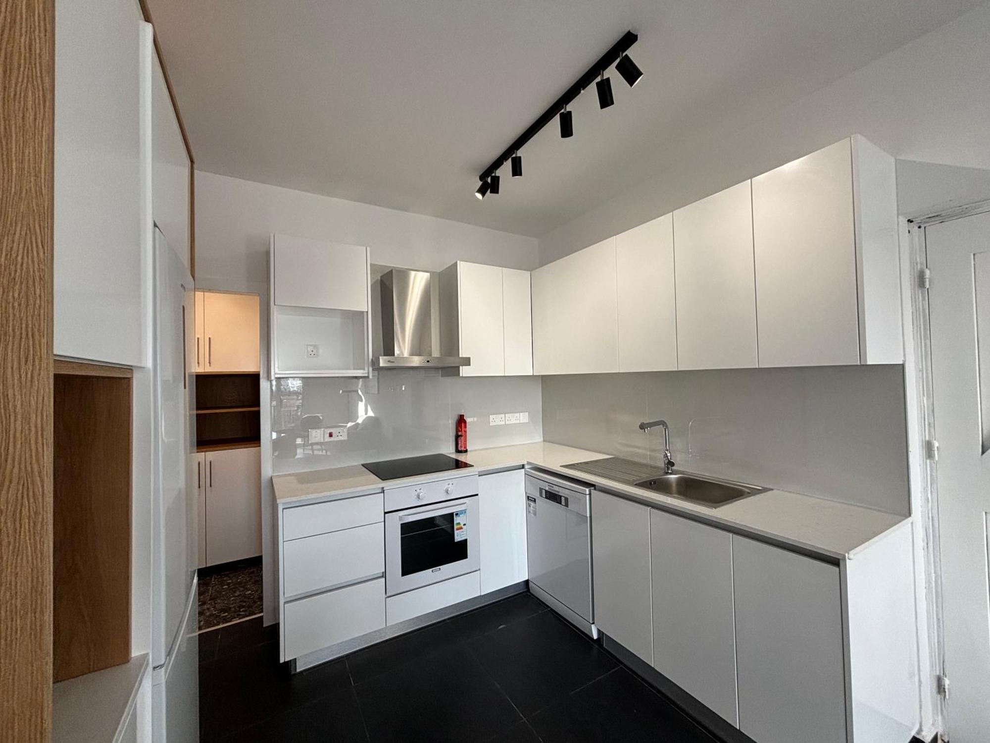Venus Seaview 2b, Rooftop, Prime Location, Apartment