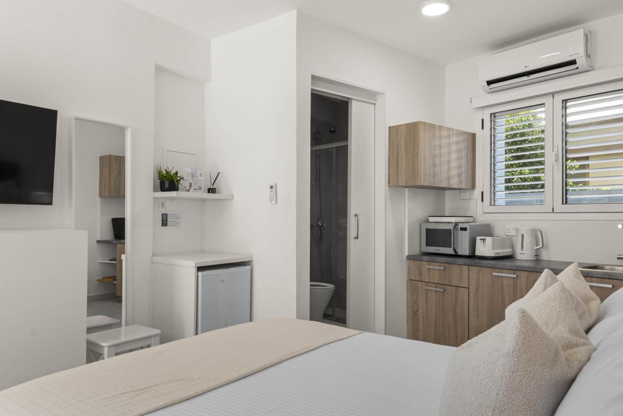 Phaedrus Living: Alkminis Seaside Verano Apartment *