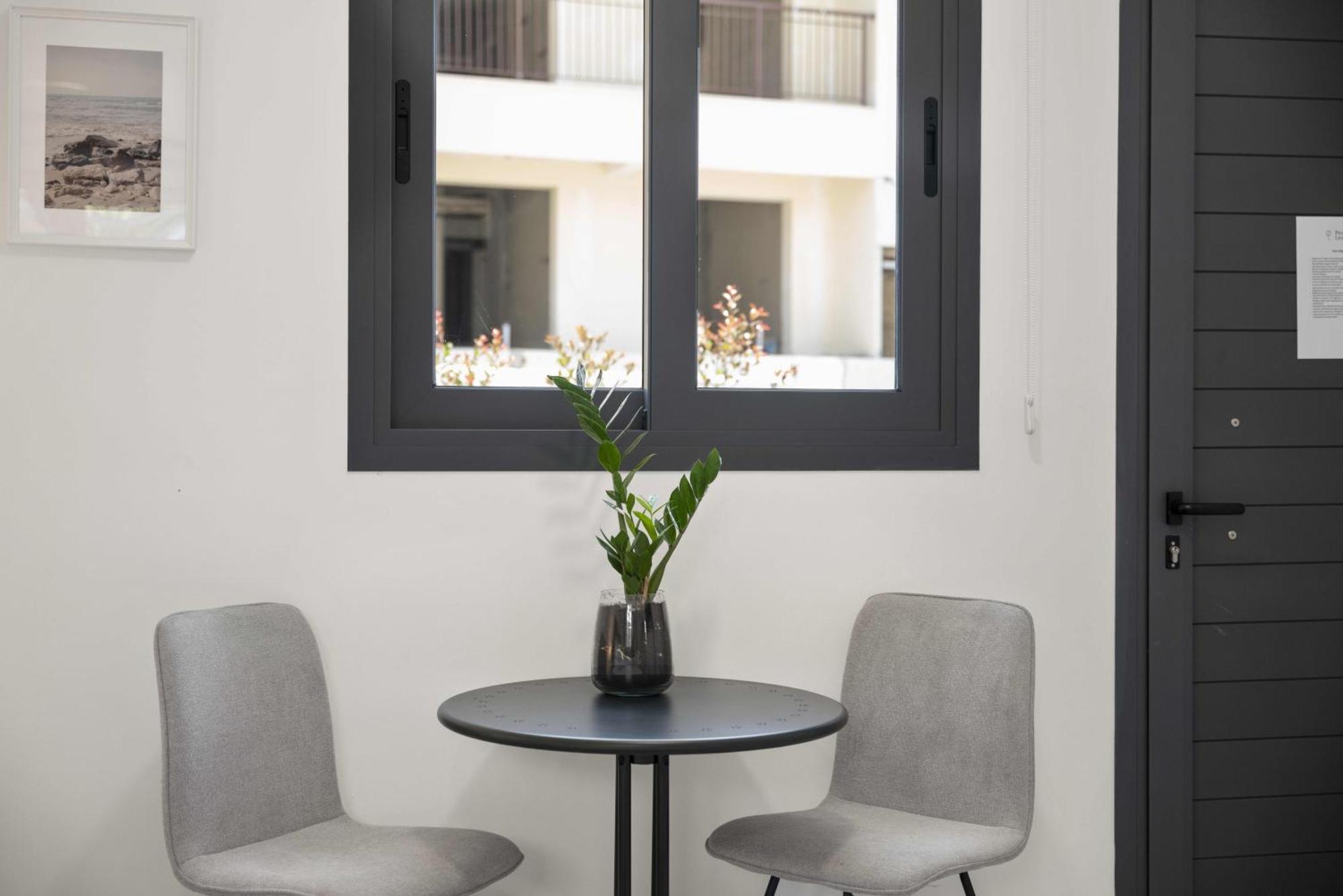 Phaedrus Living: Alkminis Seaside Verano Apartment *