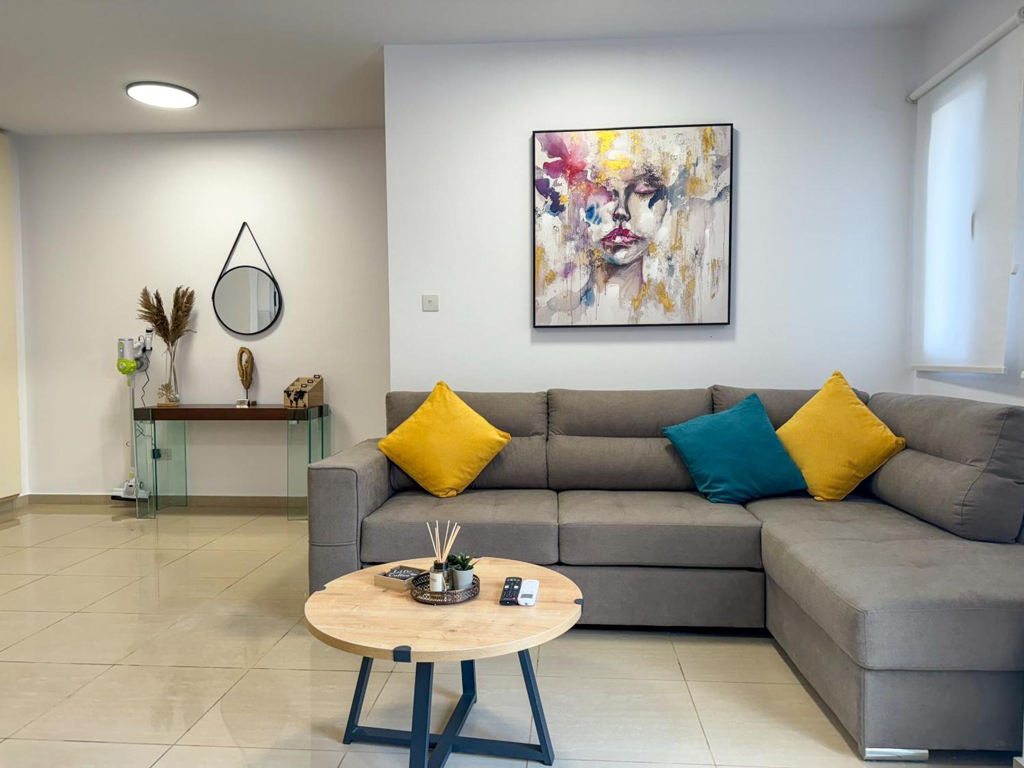 Modern 2br With Pool, Veranda & Garden In Paphos