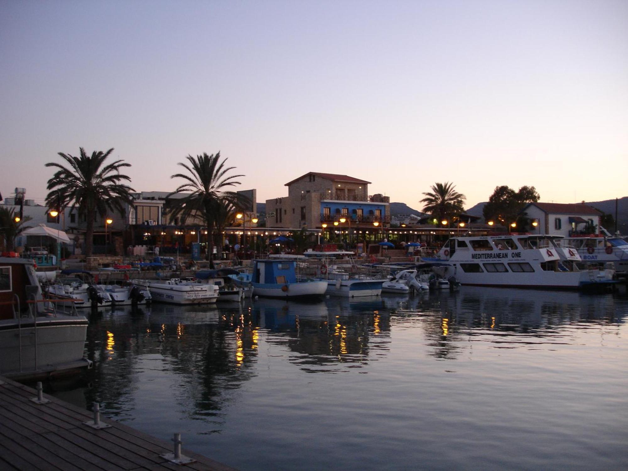 Apartment Blue Pearl With Pool In Kato Paphos