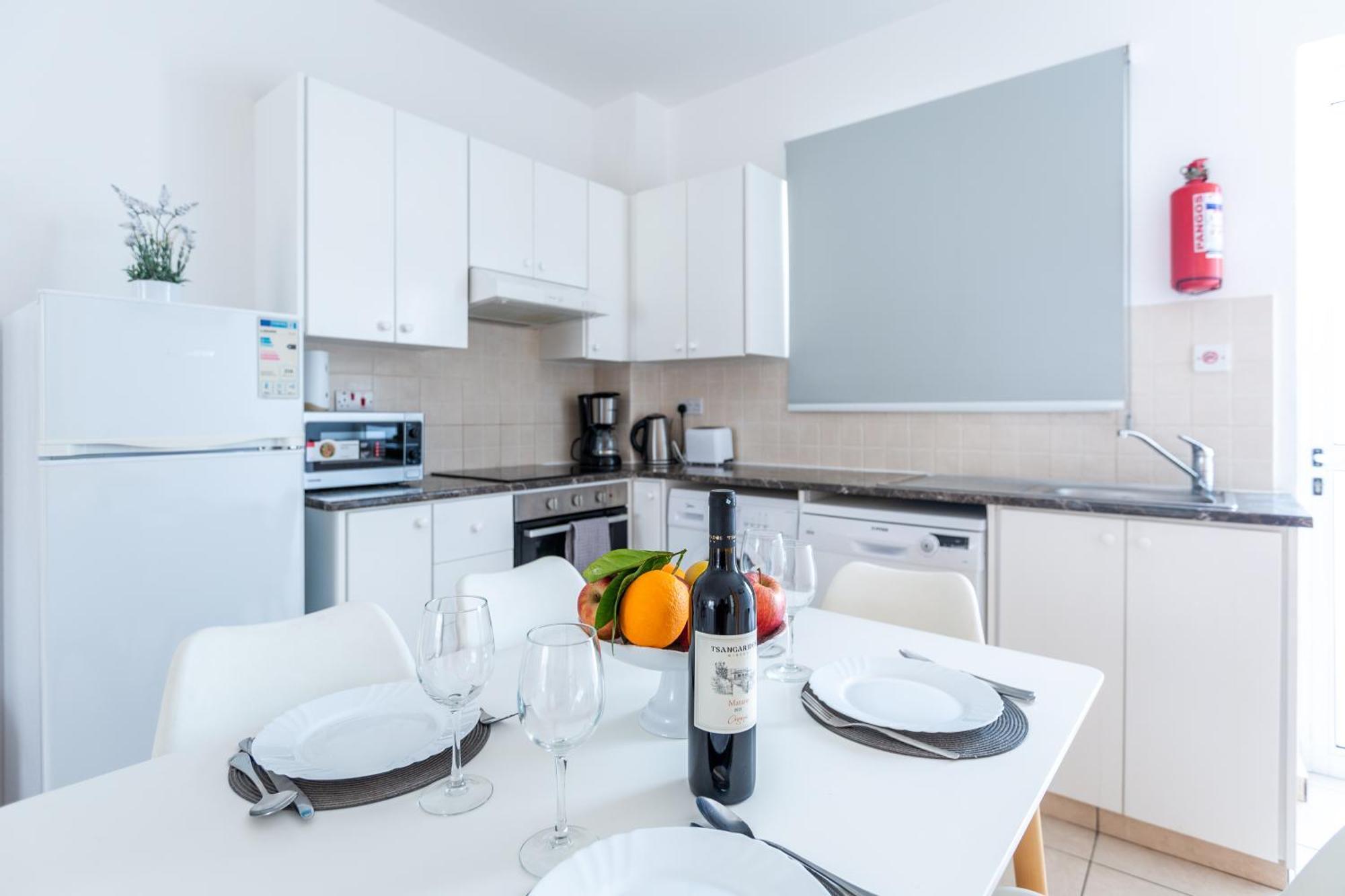 Just Renovated Beautiful 2 Bed Apartment In Paphos 5 Min Drive To The Beach *