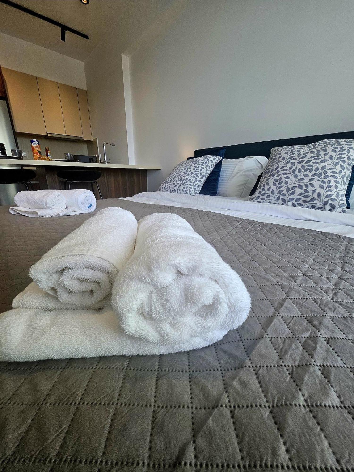 New, Modern Studio, Universal Residences Apartment
