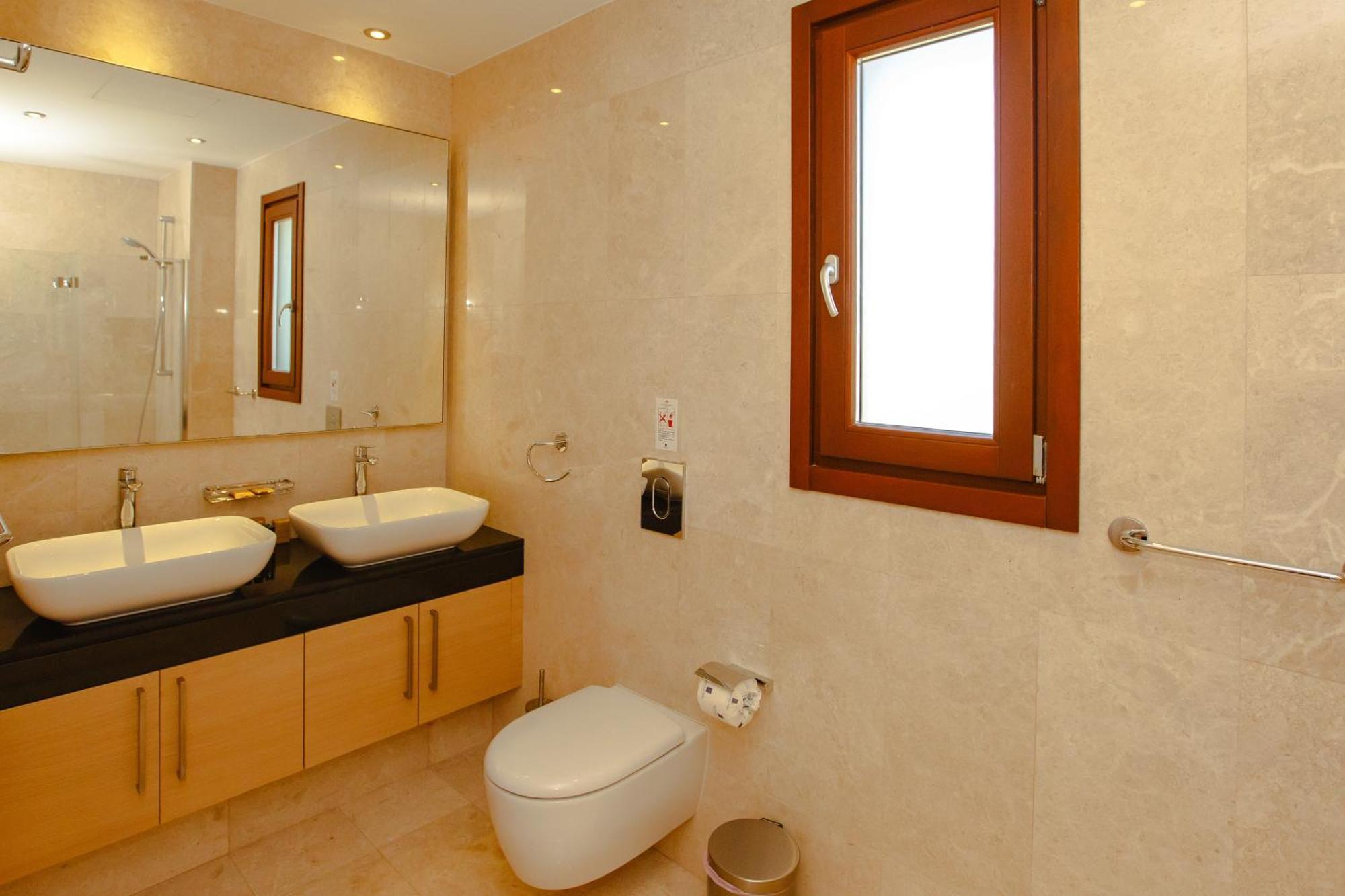 Luxury Aj 06 With Private Heated Pool Paphos