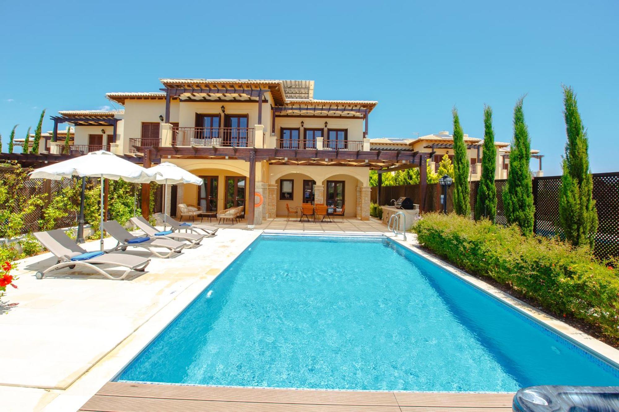 Villa Luxury Aj 06 With Private Heated Pool *