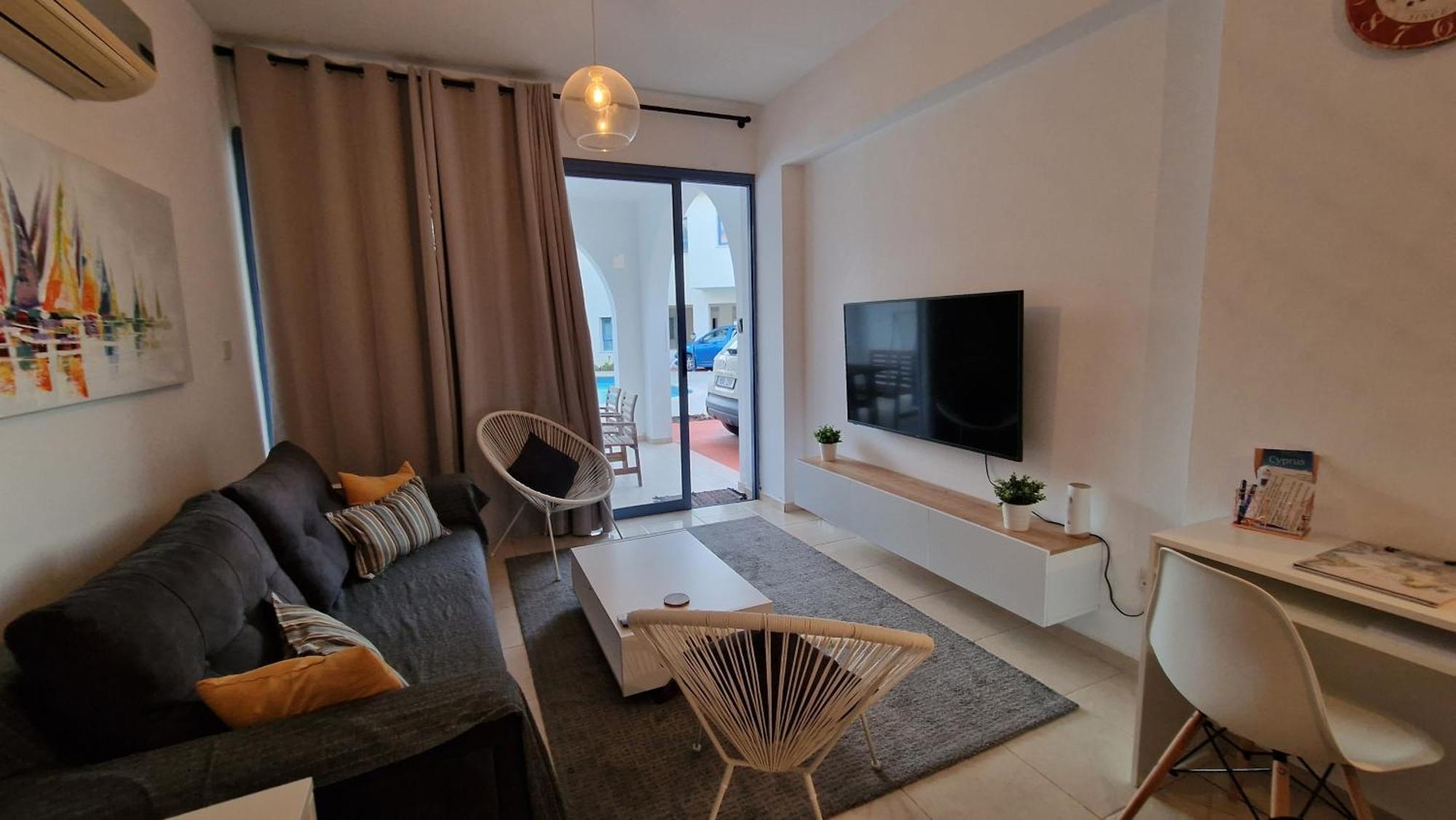 Apartment Blue Pearl With Pool In Kato Paphos