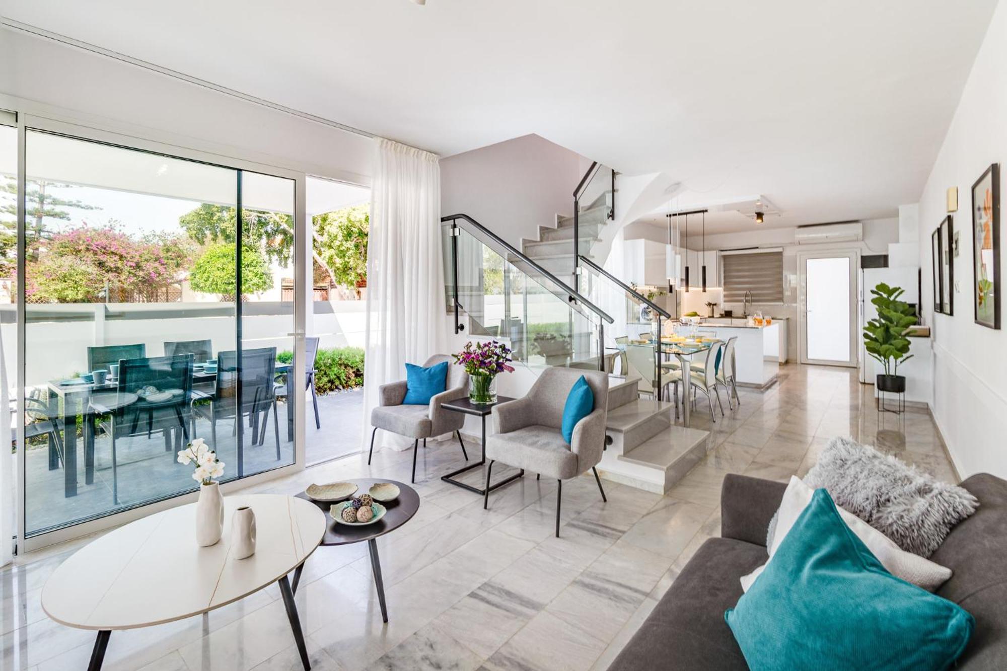 Luxurious One Maisonette By Ezoria Pousada Paphos