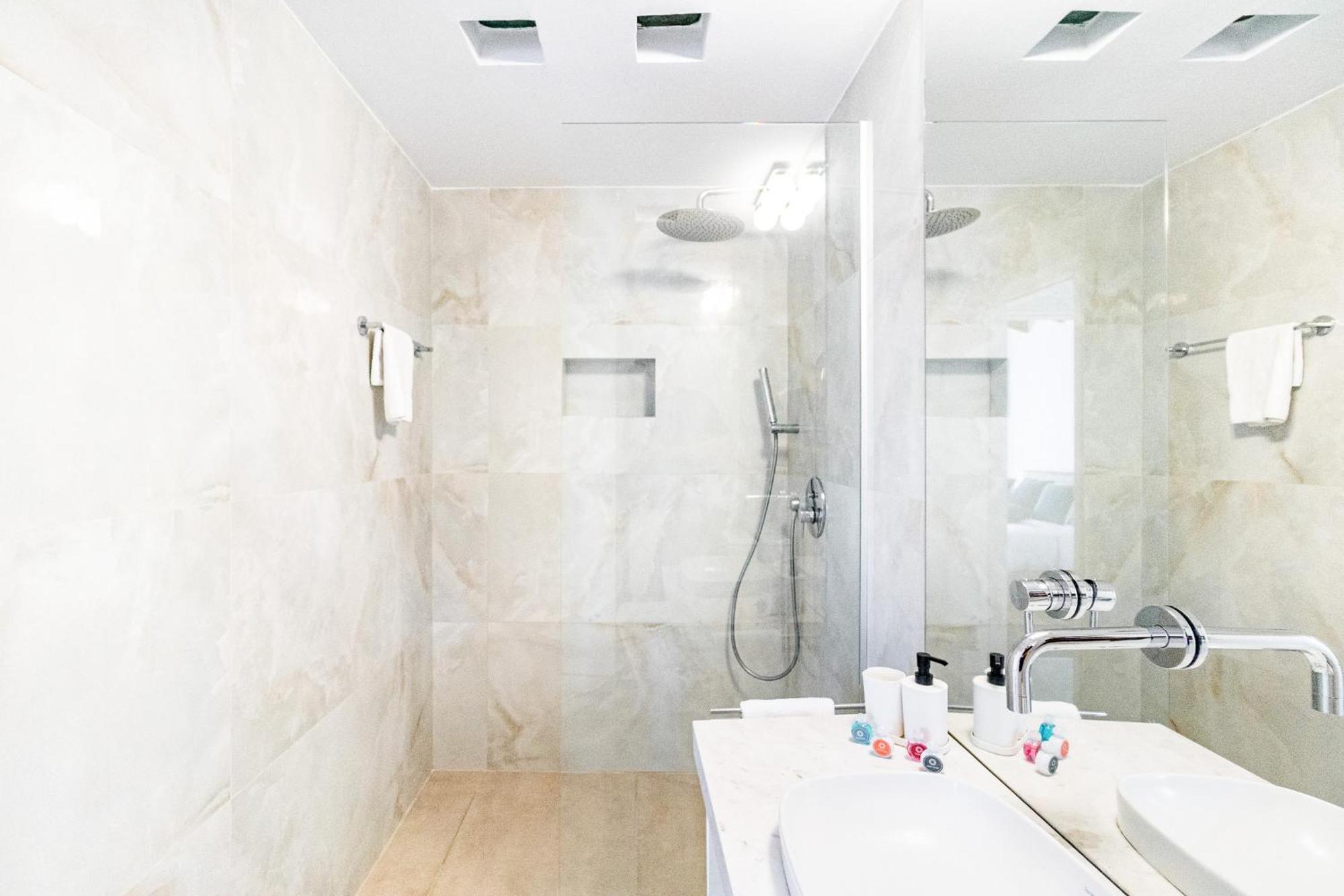 Luxurious One Maisonette By Ezoria Pousada