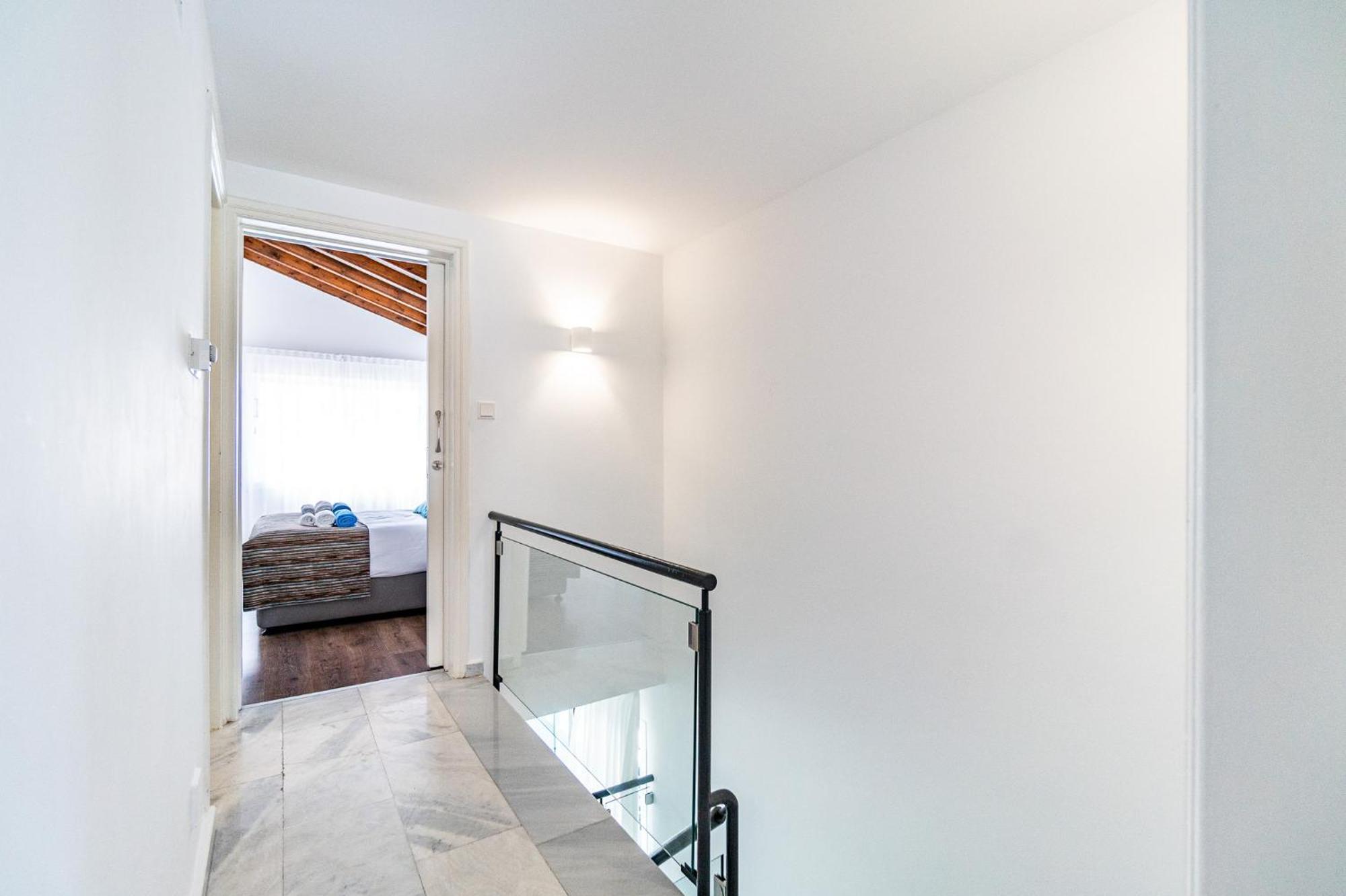 Luxurious One Maisonette By Ezoria *