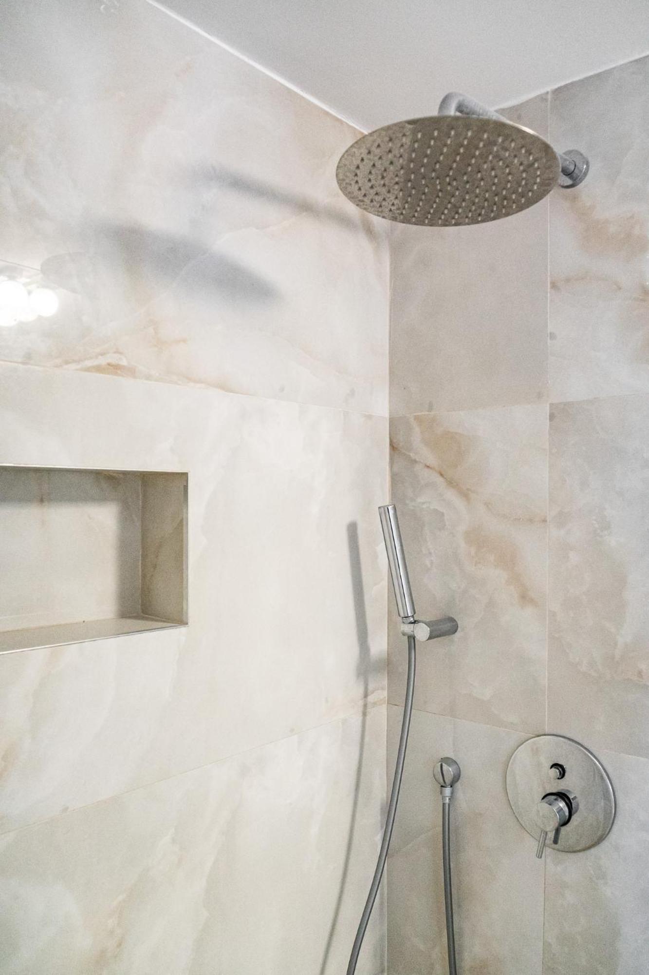 Luxurious One Maisonette By Ezoria Pousada