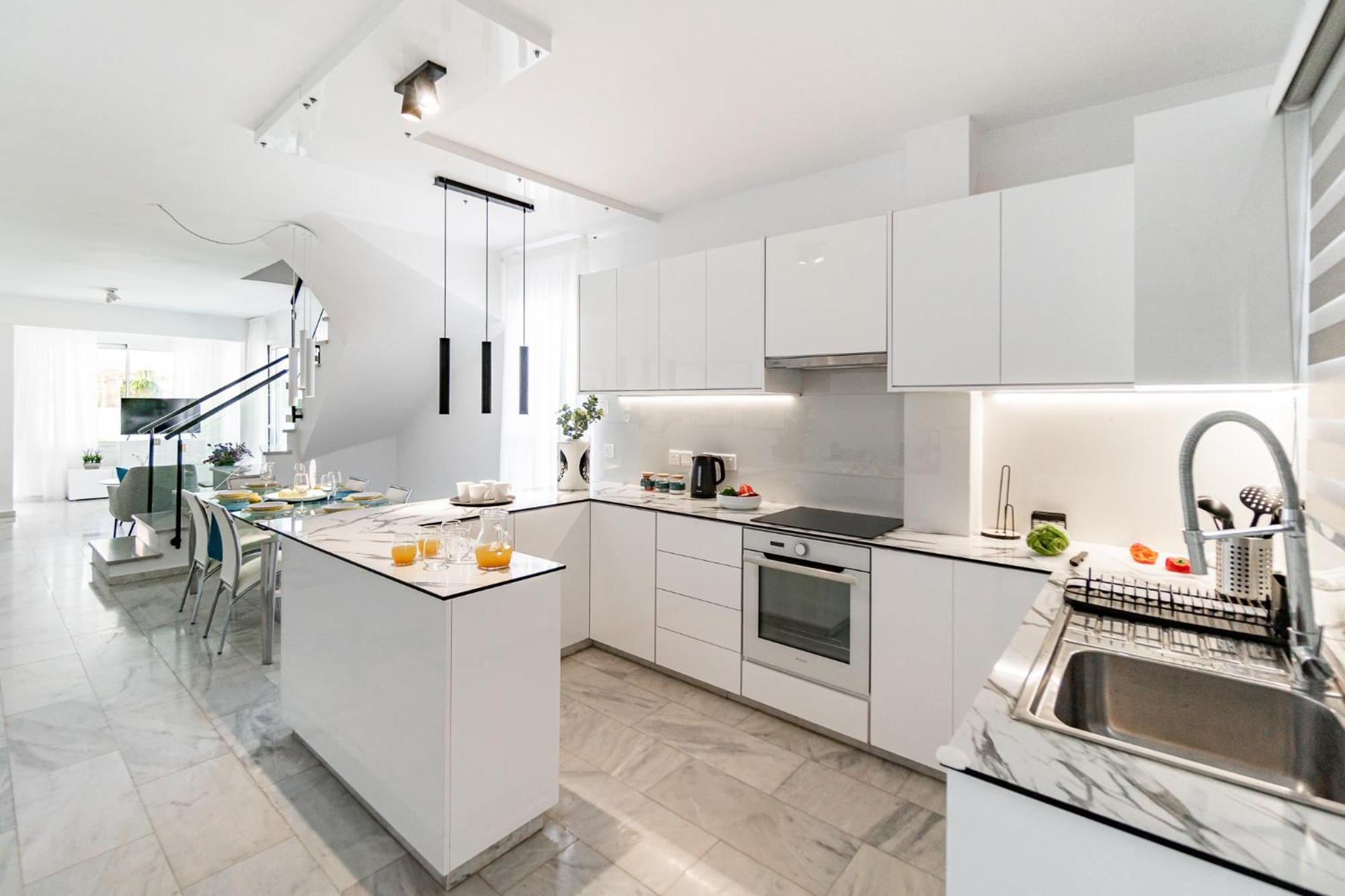 Luxurious One Maisonette By Ezoria *
