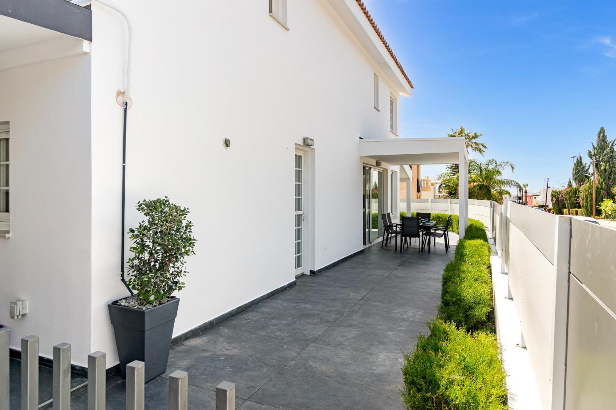 Luxurious One Maisonette By Ezoria Paphos