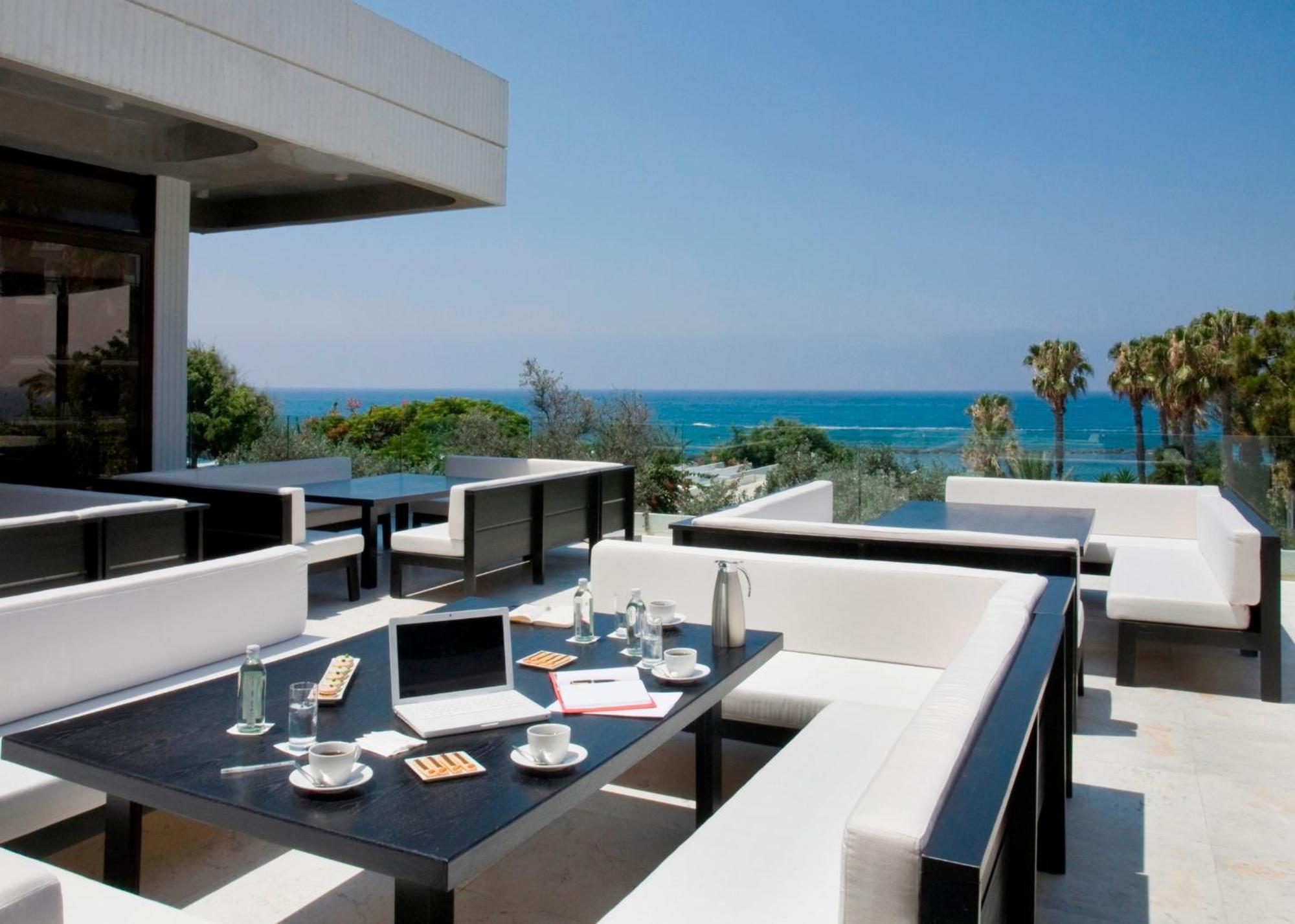 Hotel Almyra 5*