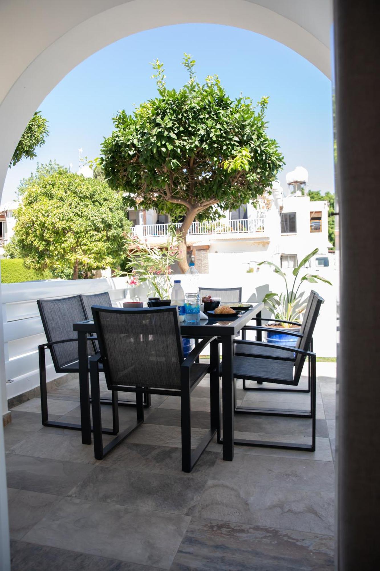 Villa Taheli Riverside Townhouse In Tourist Area Paphos