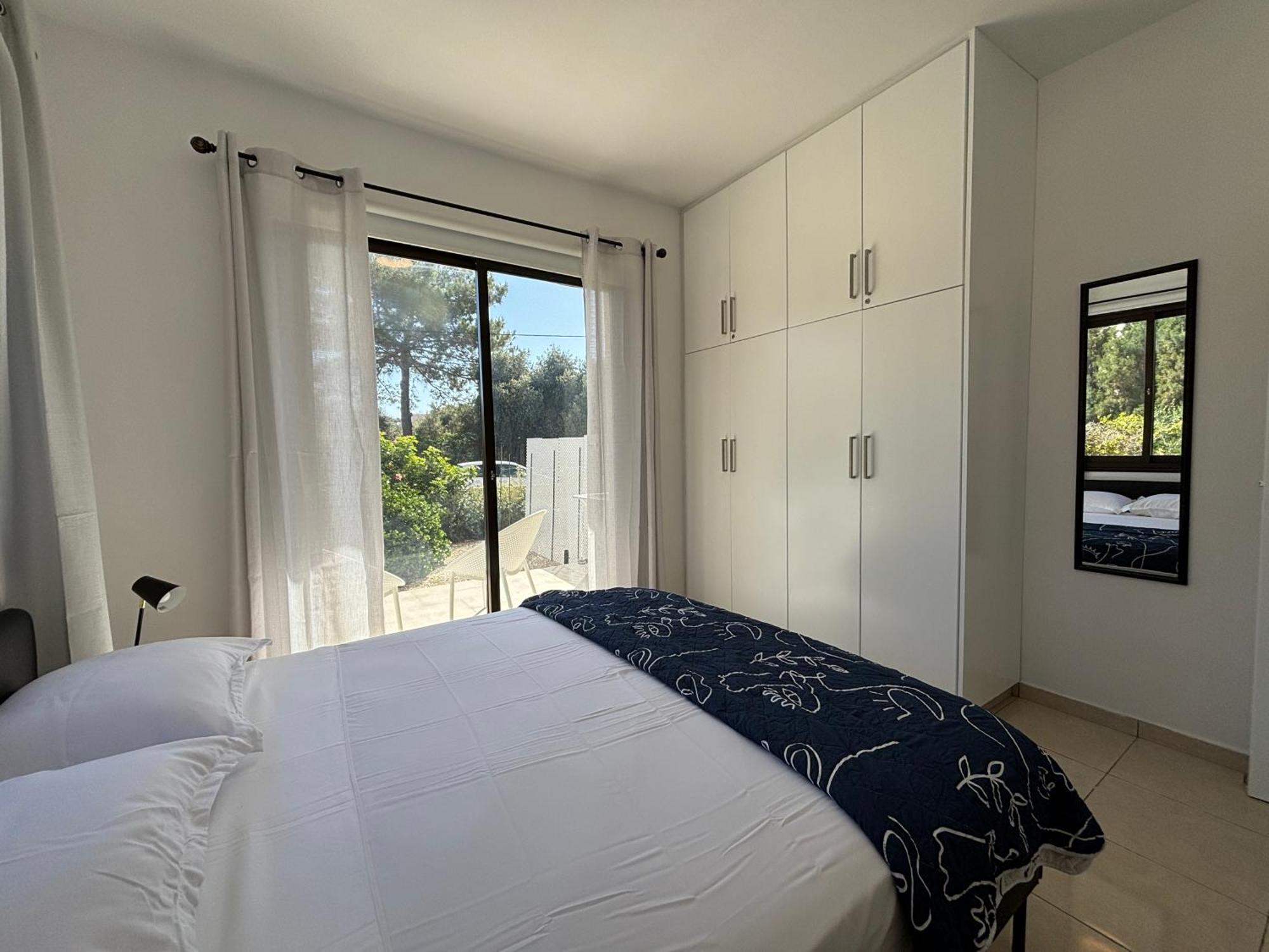 Faros Seabreeze 1b, Pool, Seaside, Apartment Paphos