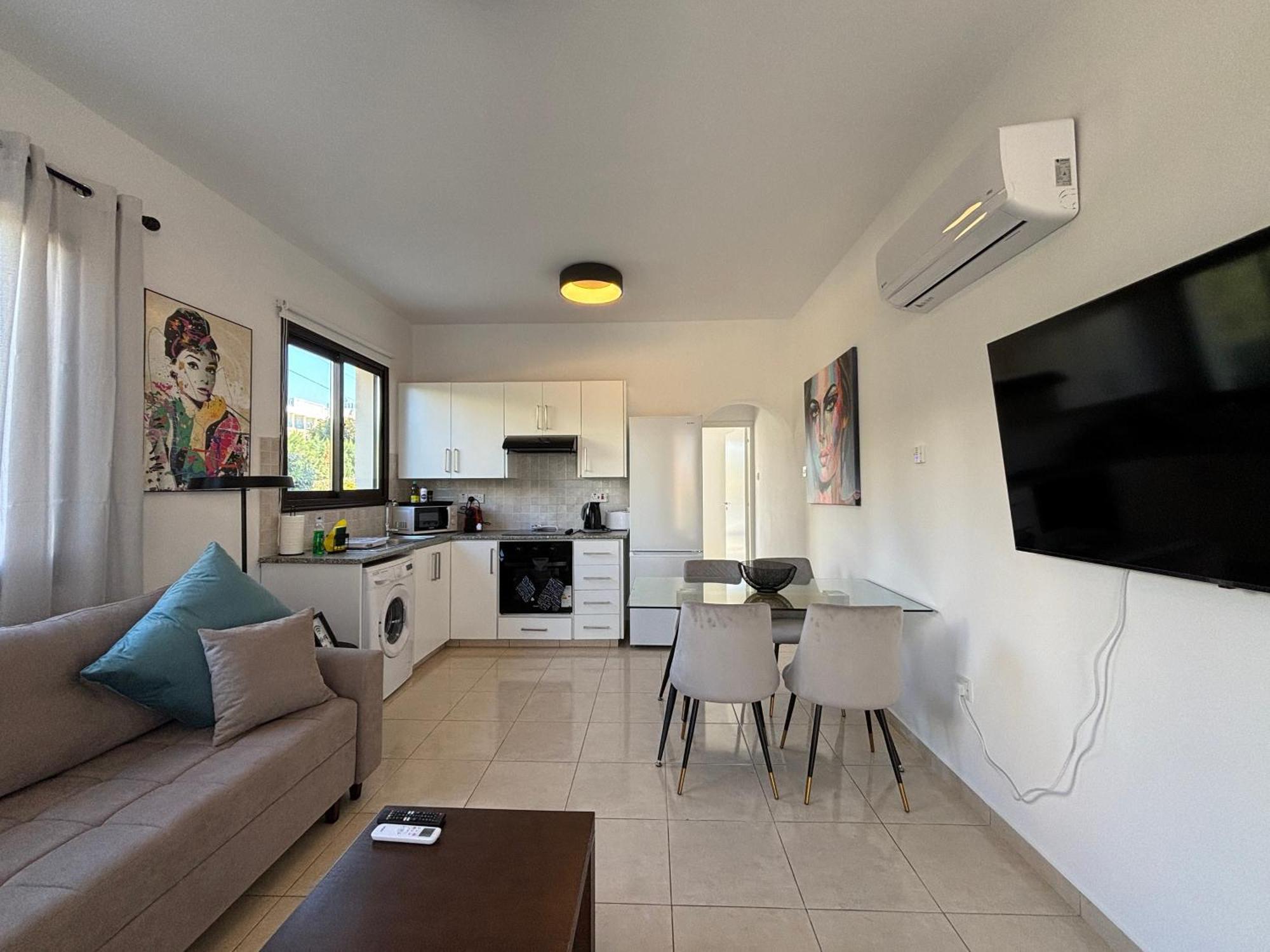Faros Seabreeze 1b, Pool, Seaside, Apartment Paphos