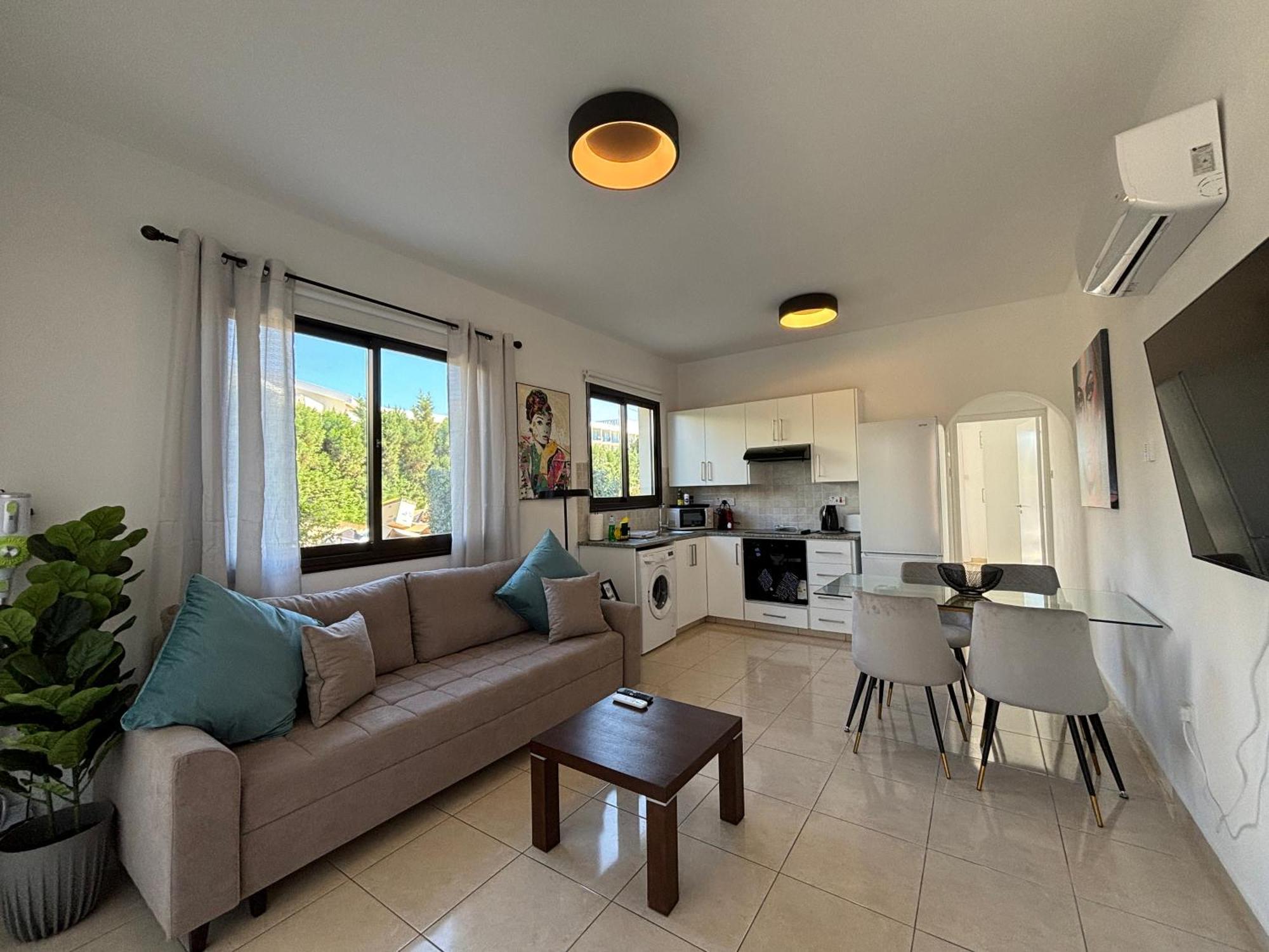 Faros Seabreeze 1b, Pool, Seaside, Apartment Paphos