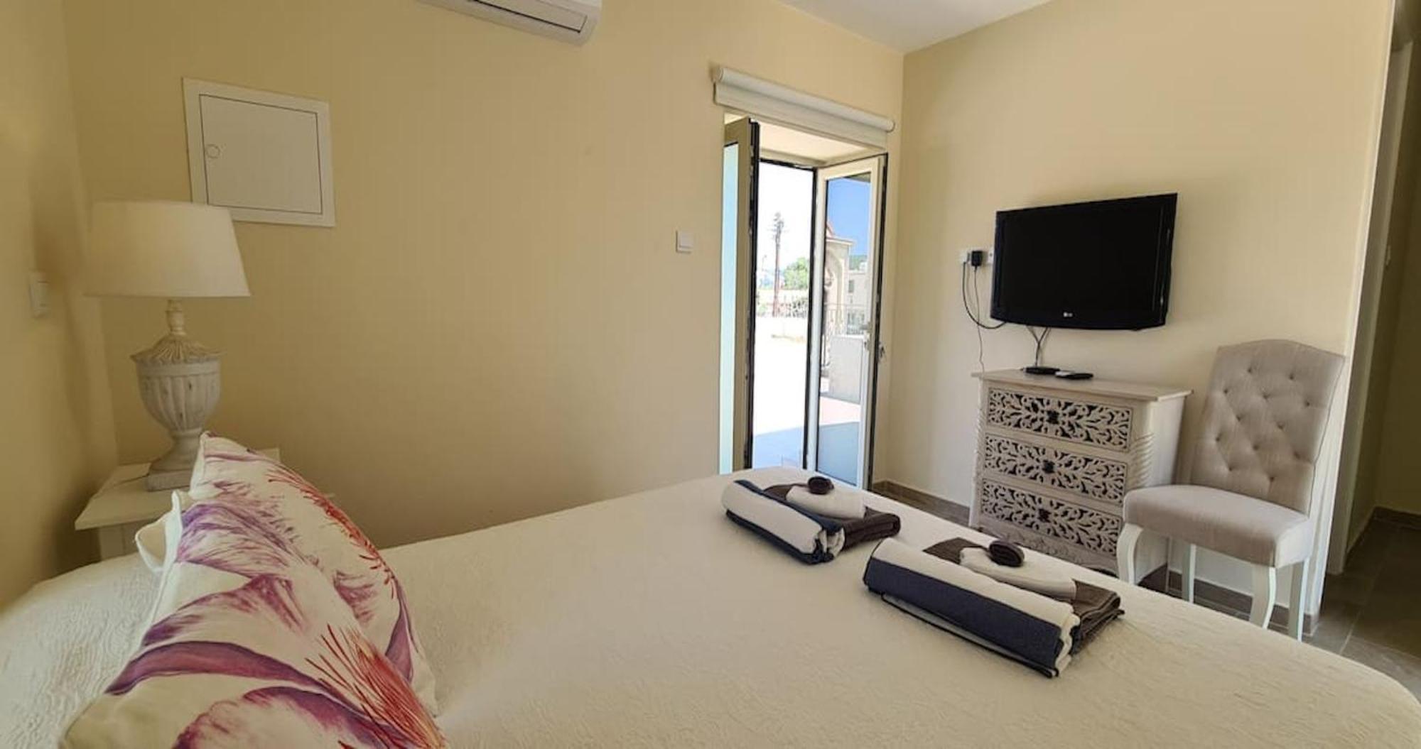 Neo Chorio Town House