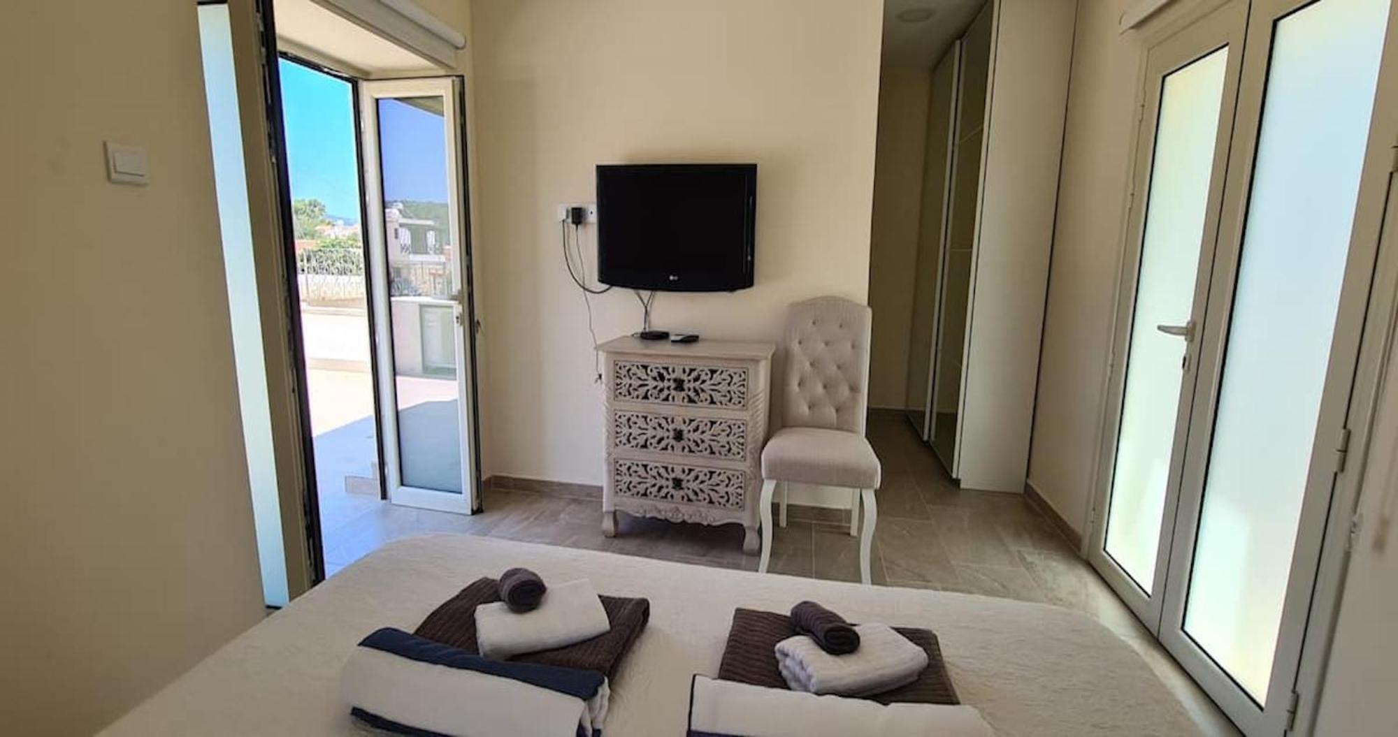 Neo Chorio Town House *