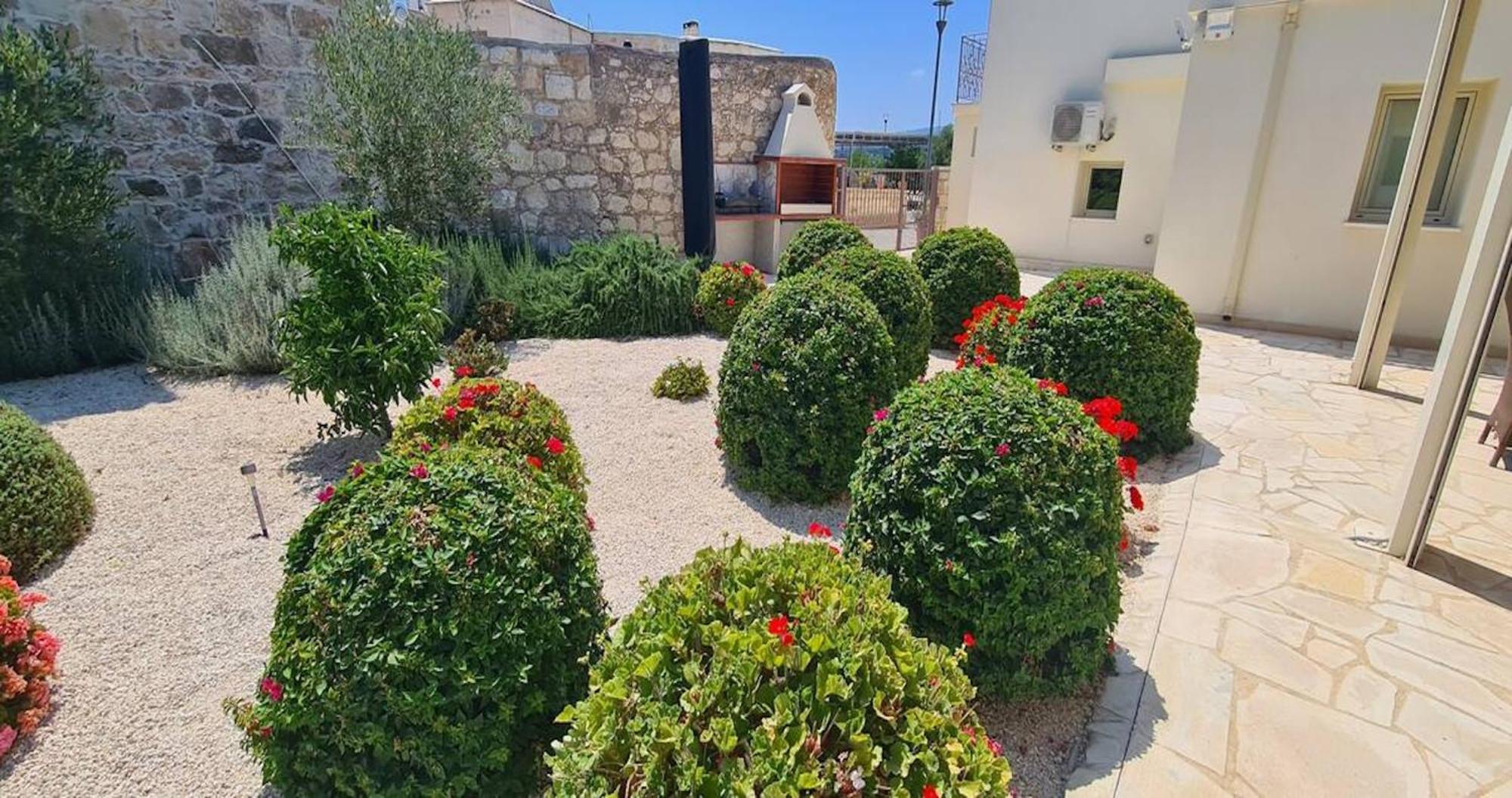 Neo Chorio Town House * Paphos
