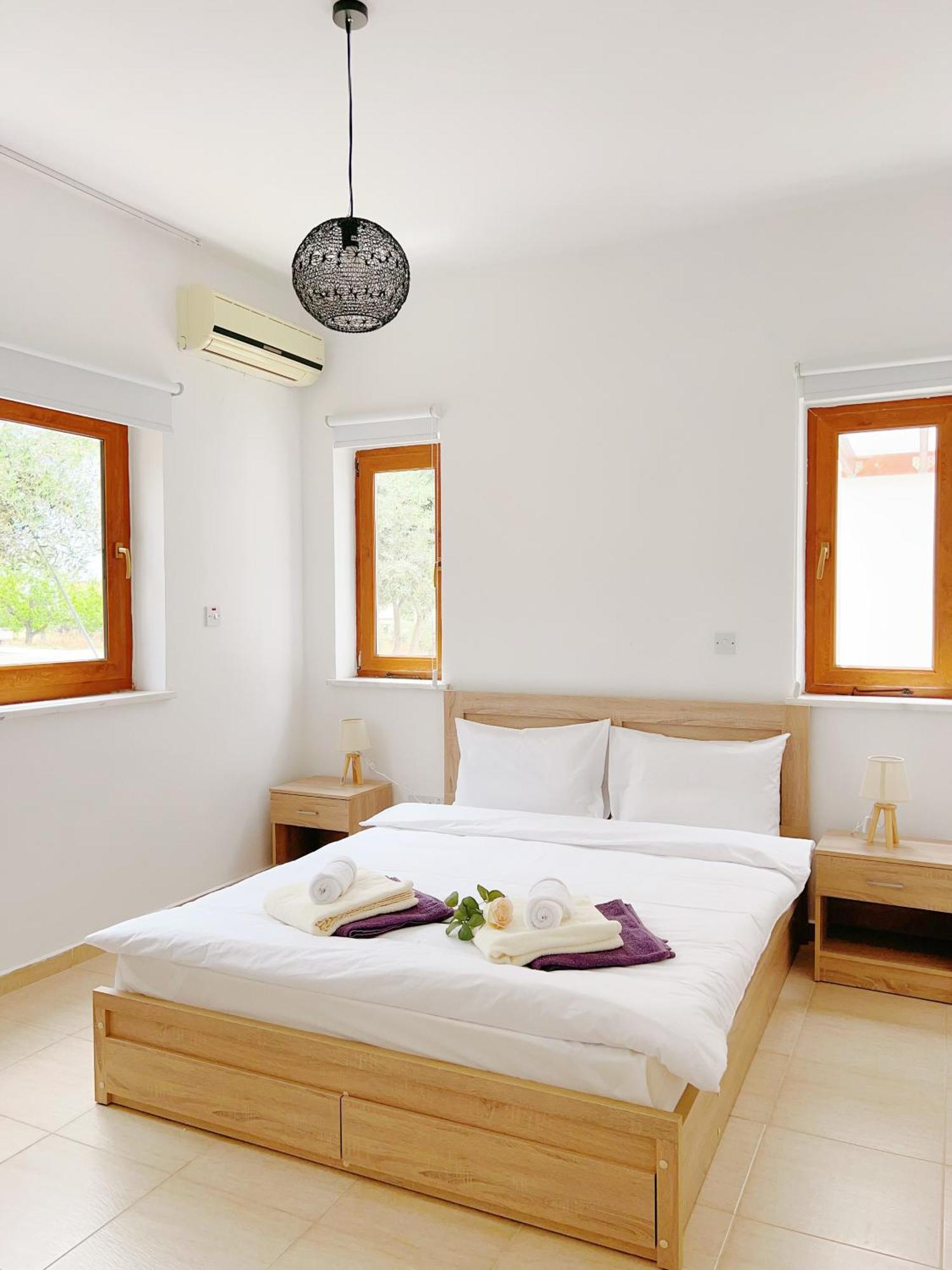 White Mountain Pool Villa
