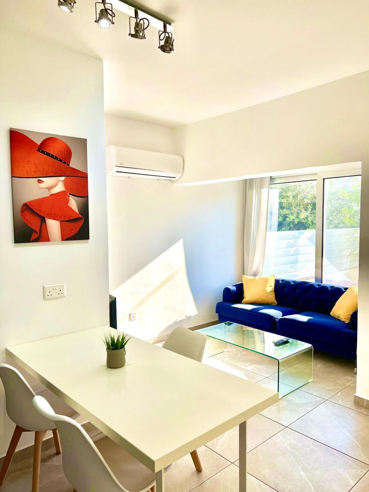 Seaside Escape - Charming Sunlit 2br Flat Apartment Paphos