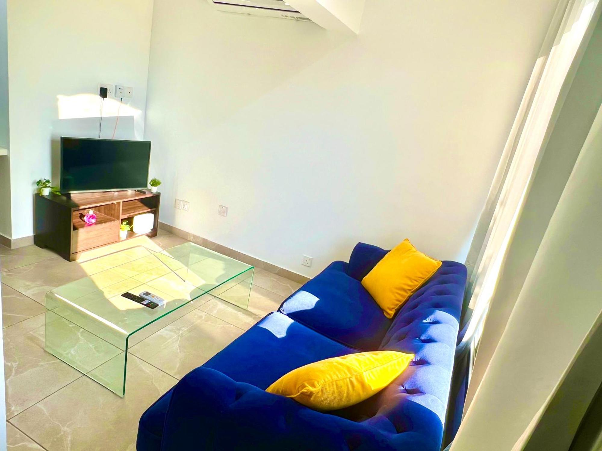 Seaside Escape - Charming Sunlit 2br Flat * Paphos