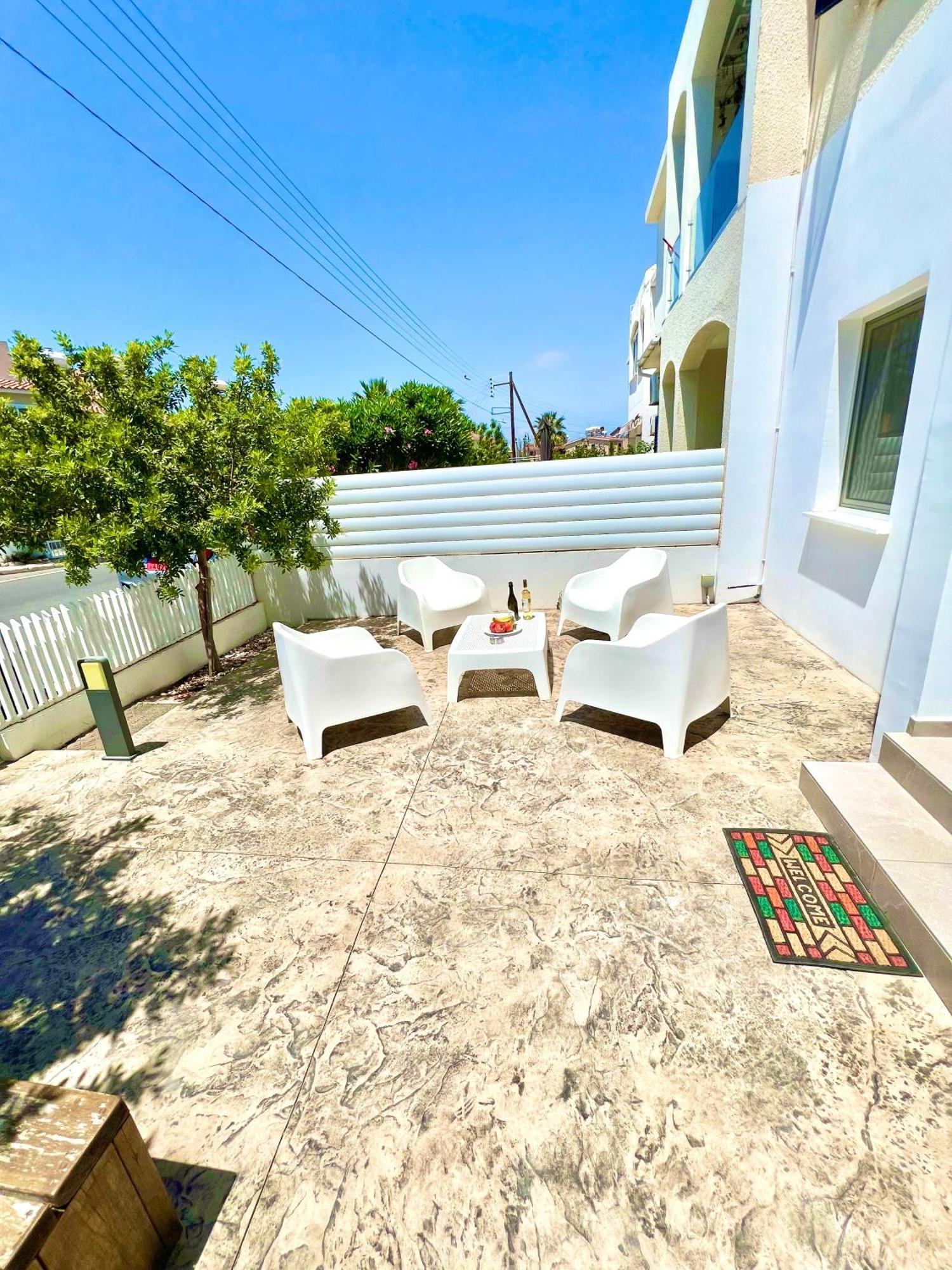 Apartment Seaside Escape - Charming Sunlit 2br Flat Paphos